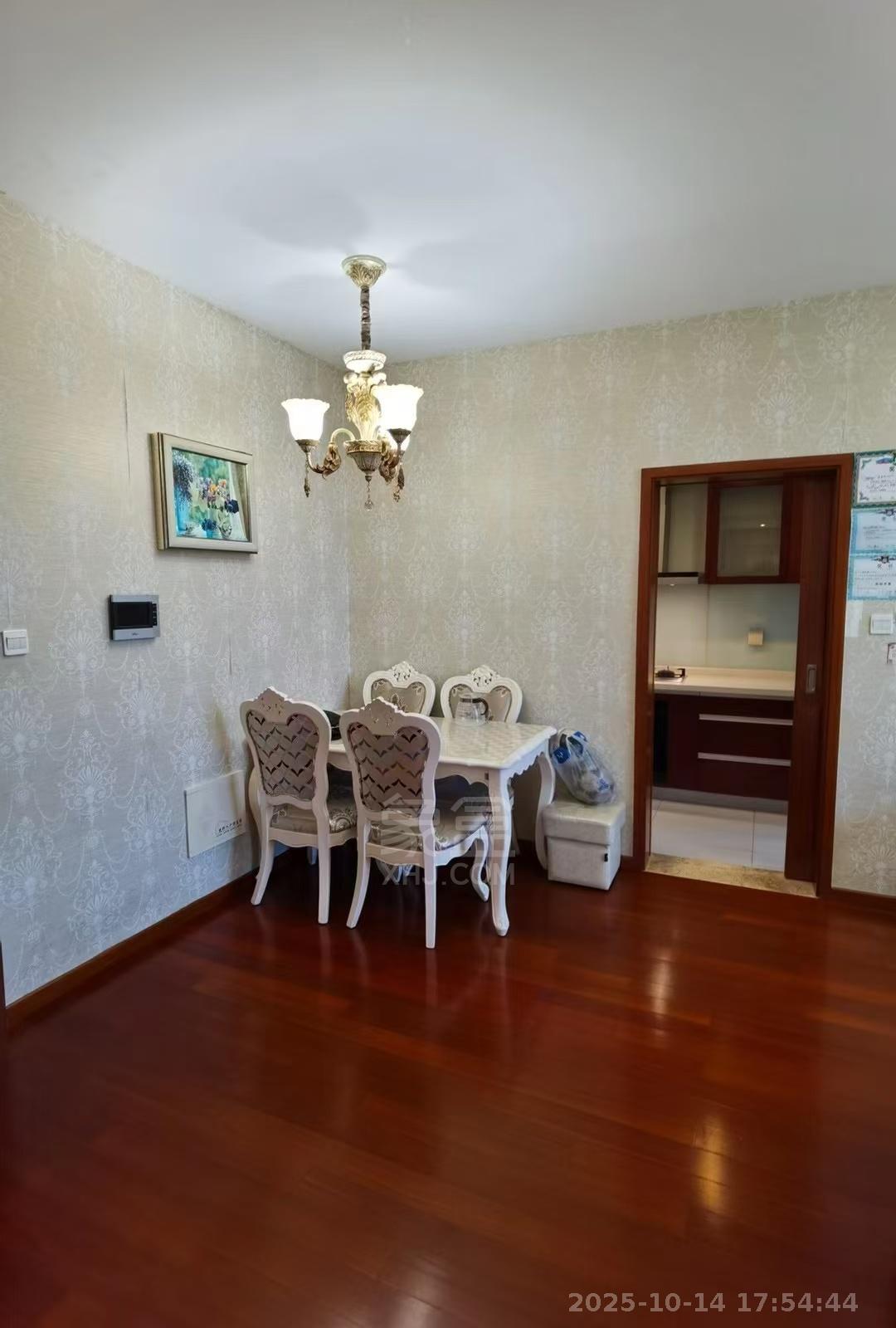 晋合湘水湾一期  2室2厅2卫    2200.0元/月室内图