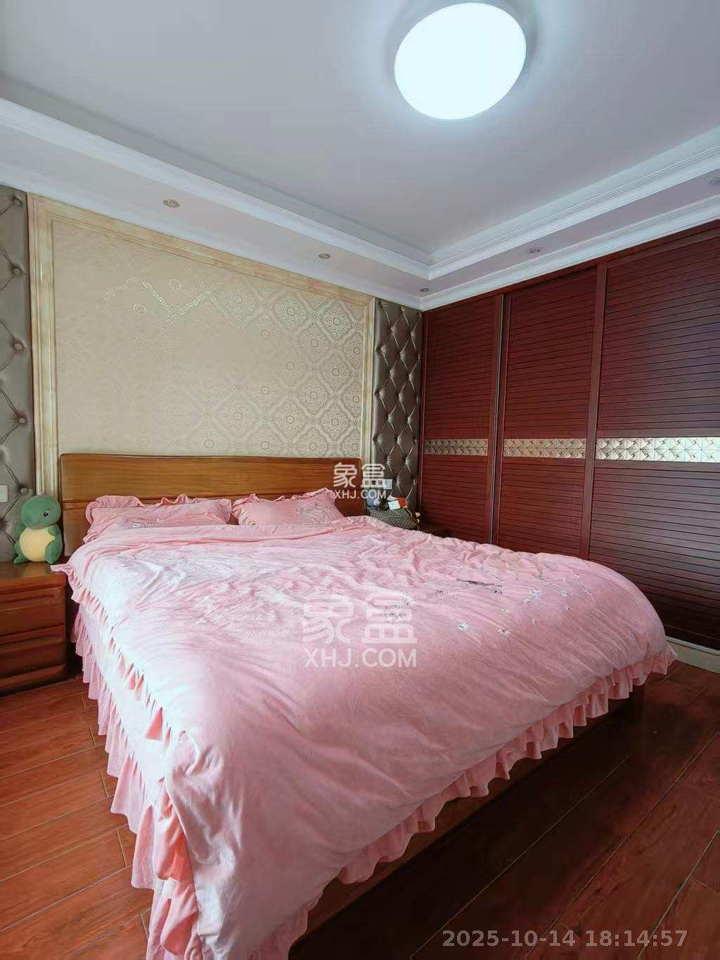 山水湾 4室2厅2卫 2600.0元/月 山水湾 4室2厅2卫 2600.0元/月室内图