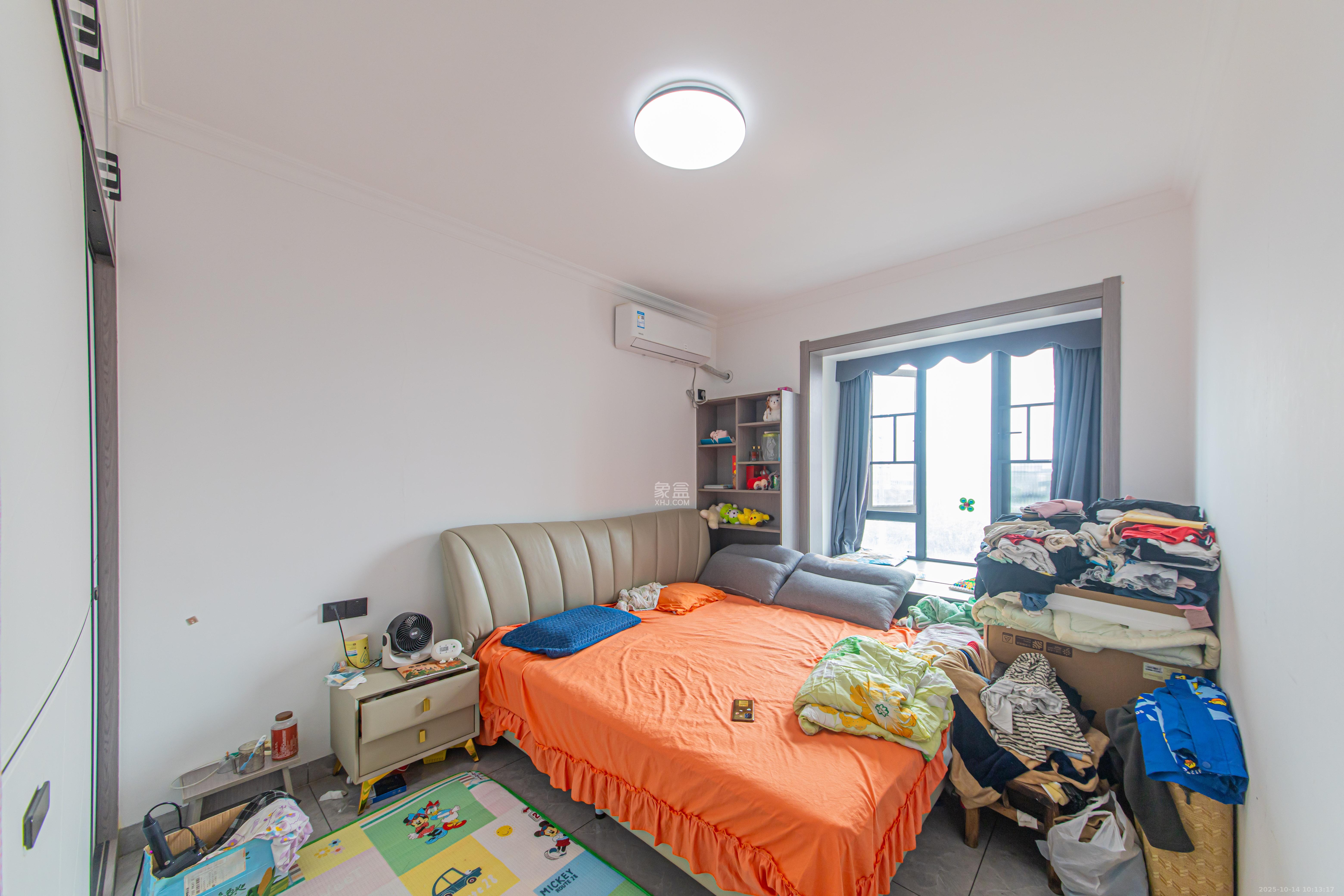 和泓融成府  3室2厅2卫    112.0万 和泓融成府  3室2厅2卫    112.0万卧室