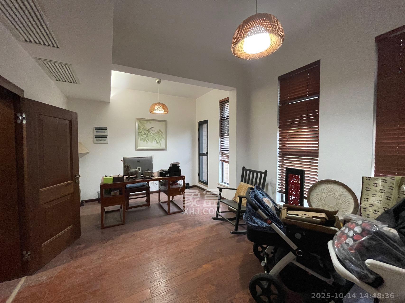 阳光100三期 6室2厅3卫 13000.0元/月 阳光100三期 6室2厅3卫 13000.0元/月室内图