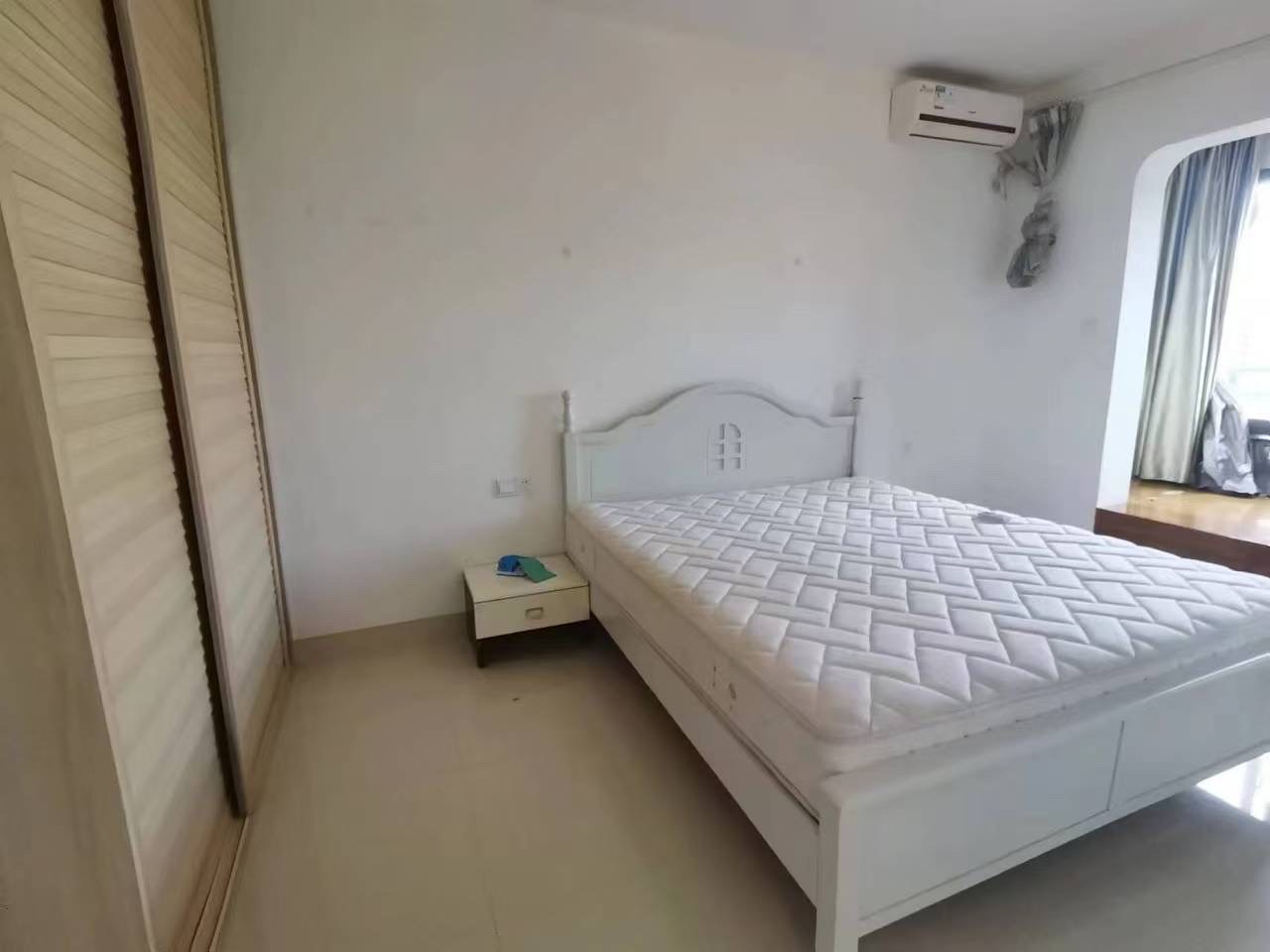 华丰大厦 1室2厅1卫 2000.0元/月 华丰大厦 1室2厅1卫 2000.0元/月室内图