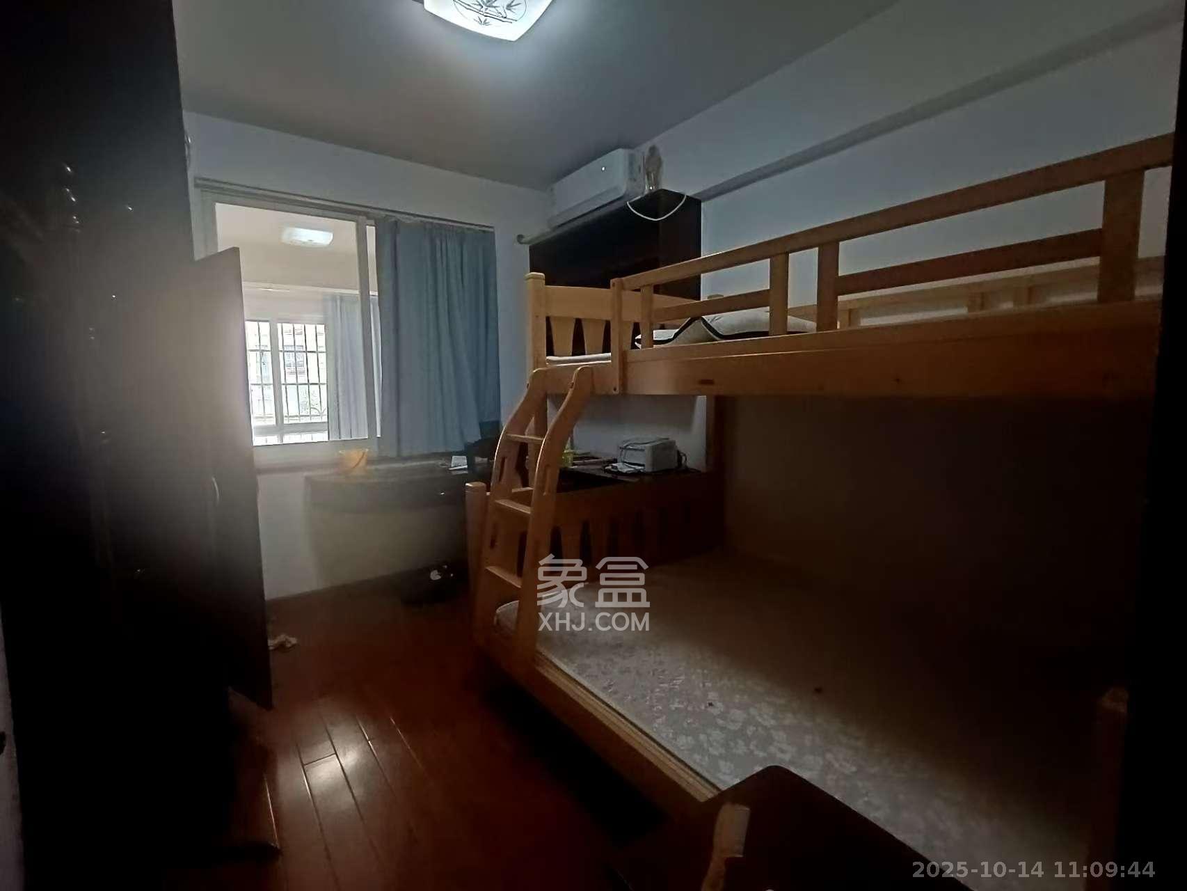 山水庭院  3室2厅2卫    2100.0元/月室内图