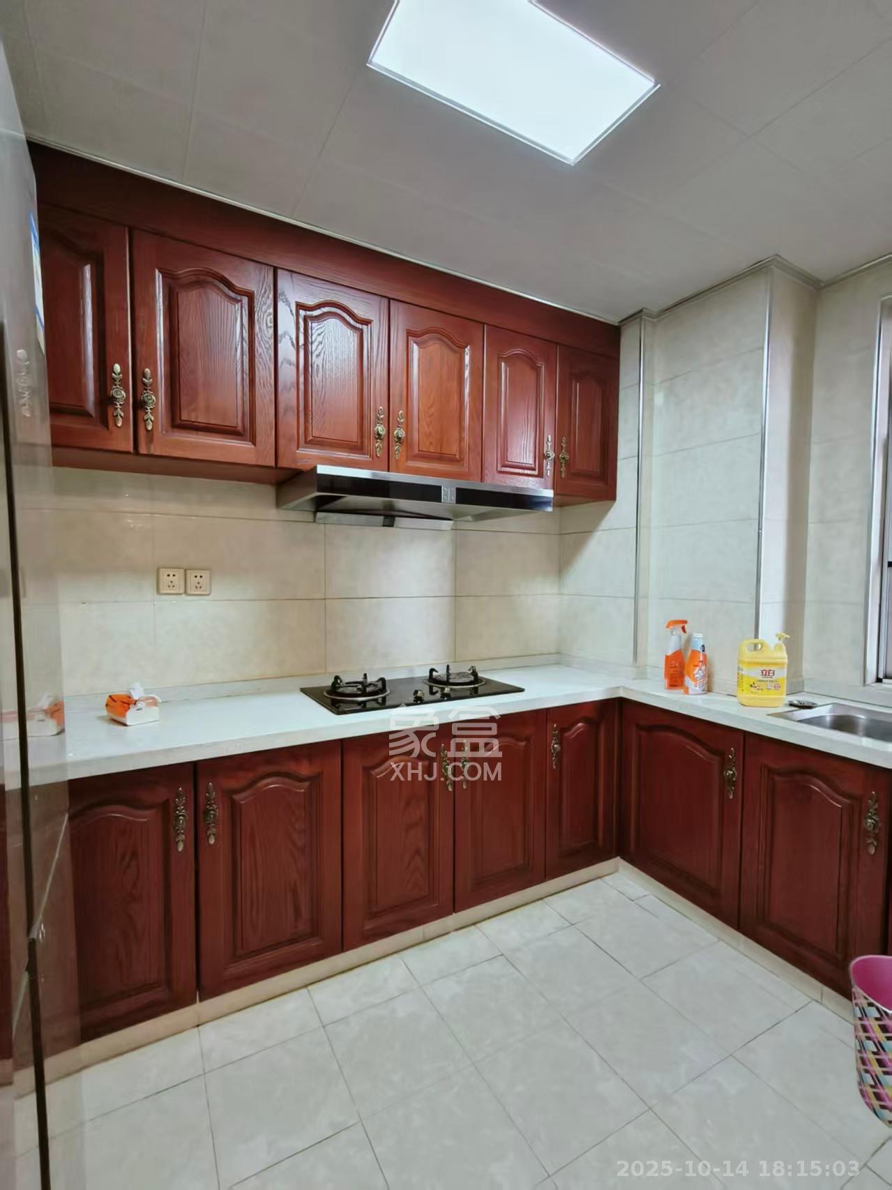 山水湾 4室2厅2卫 2600.0元/月 山水湾 4室2厅2卫 2600.0元/月室内图