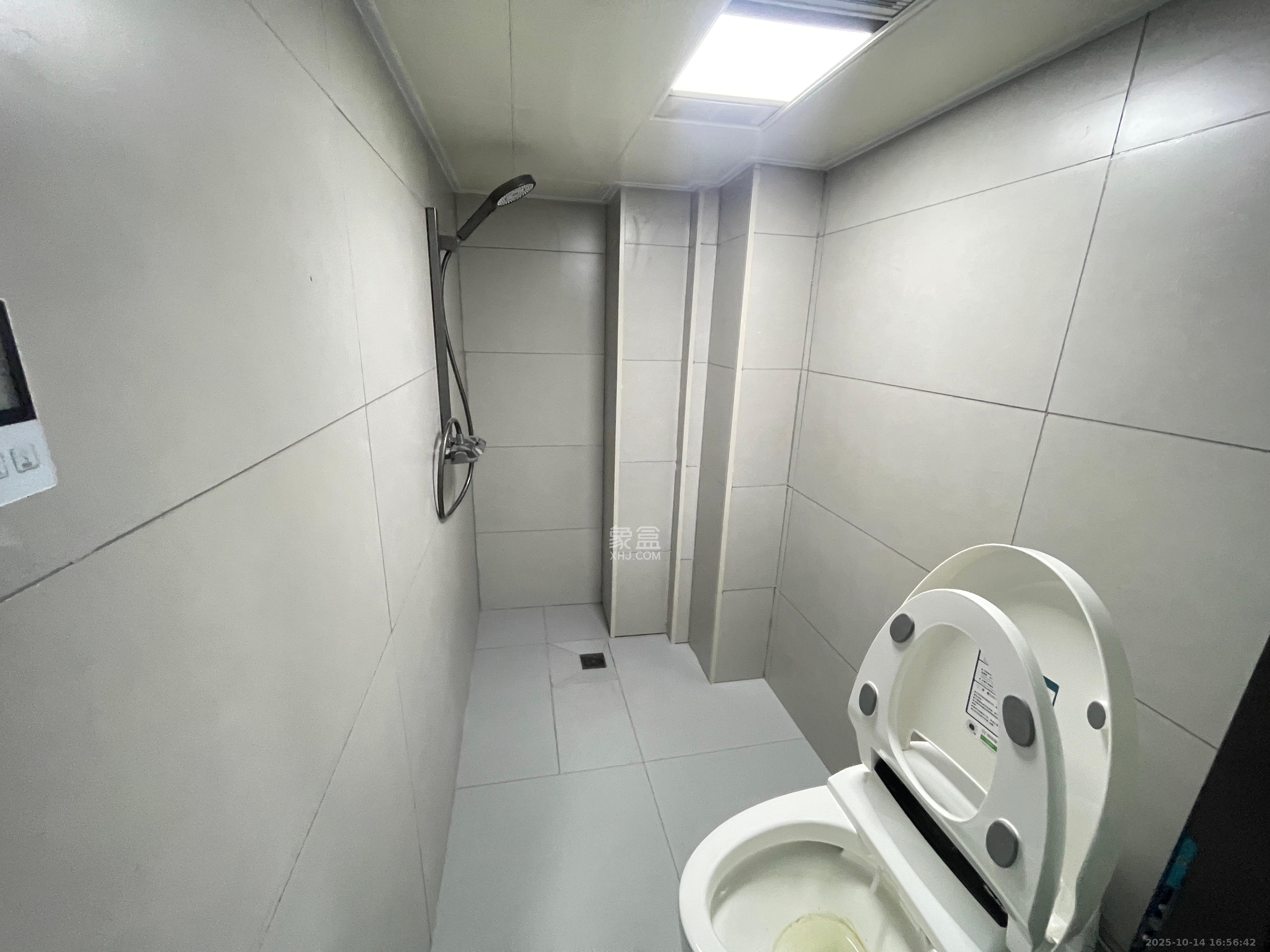 世茂璀璨天城公寓  1室0厅0卫    2400.0元/月室内图