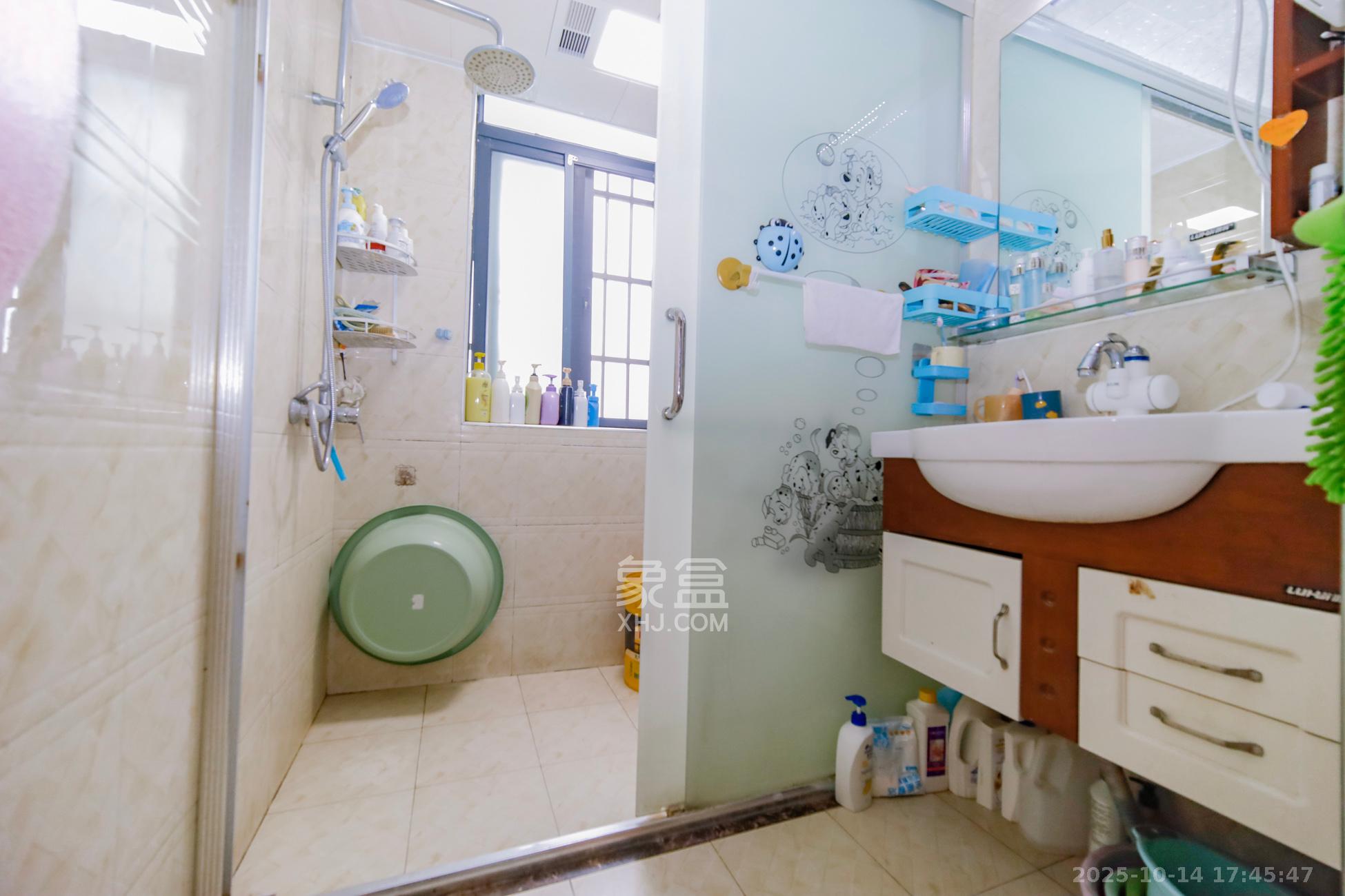 新盛珑璟台  2室2厅1卫    76.0万卫生间