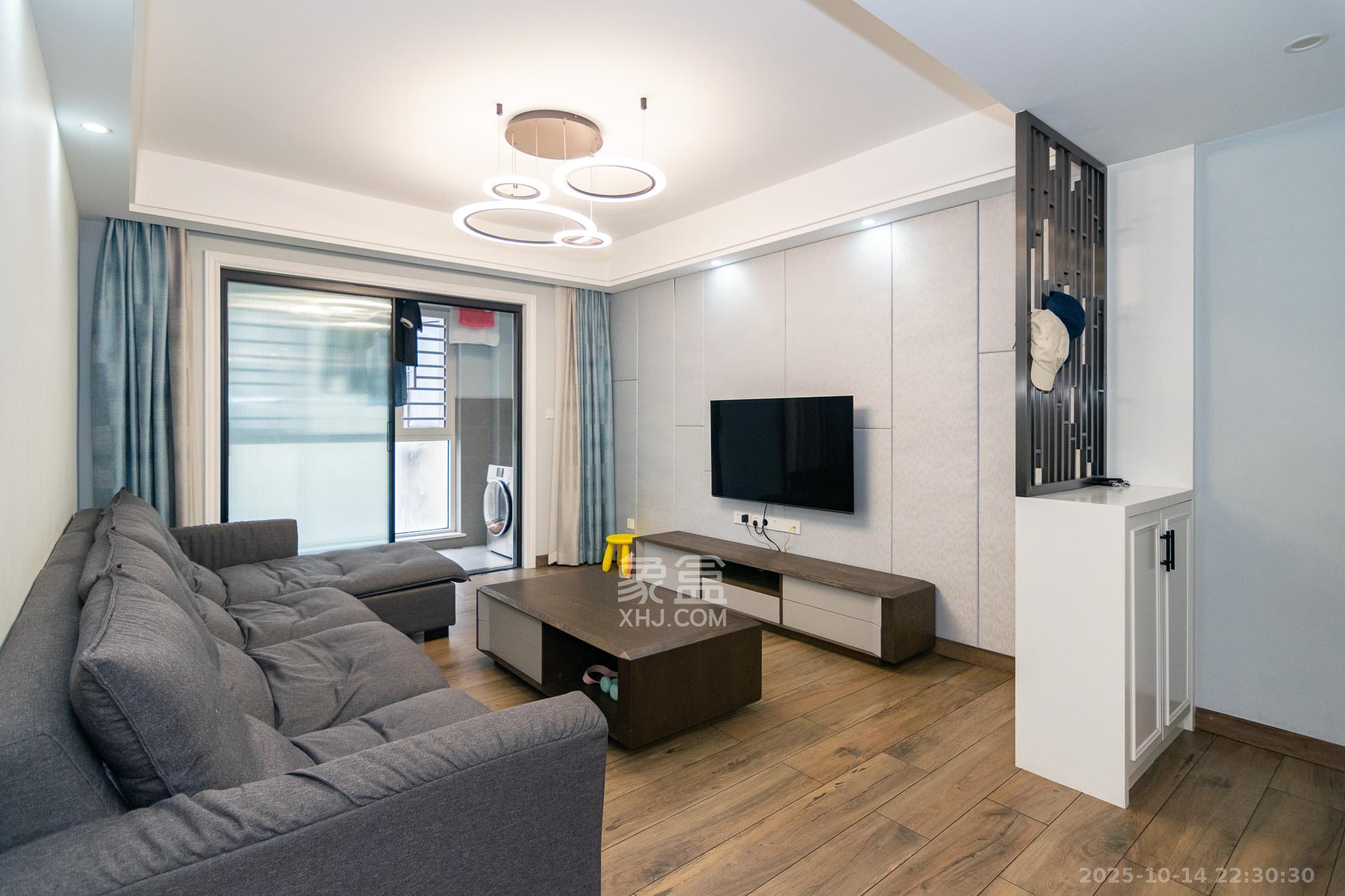 金地三千府（金地湖山樾、金地自在城）  3室2厅1卫    95.0万客厅