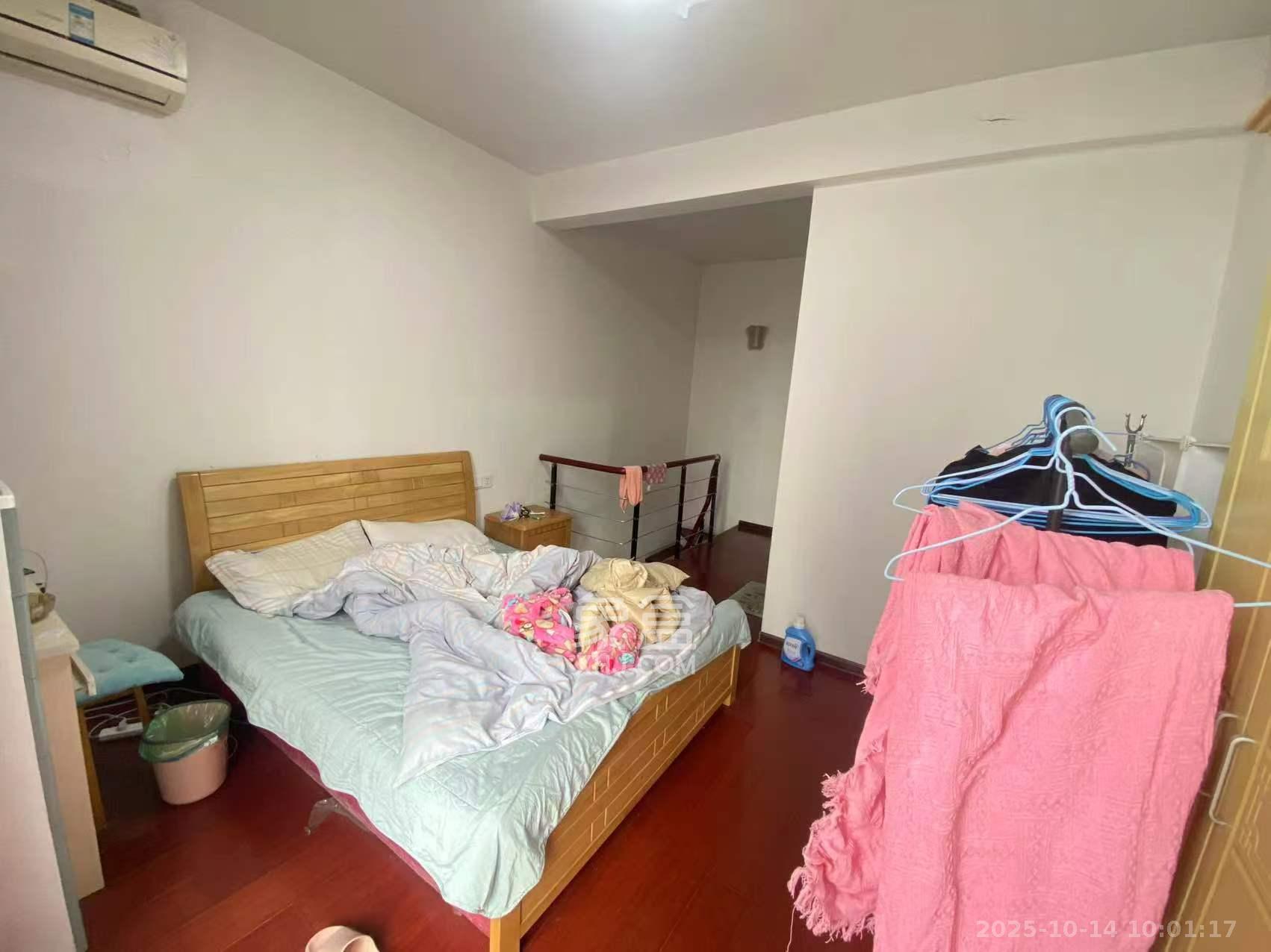 郡原广场  1室1厅1卫    1700.0元/月 郡原广场  1室1厅1卫    1700.0元/月