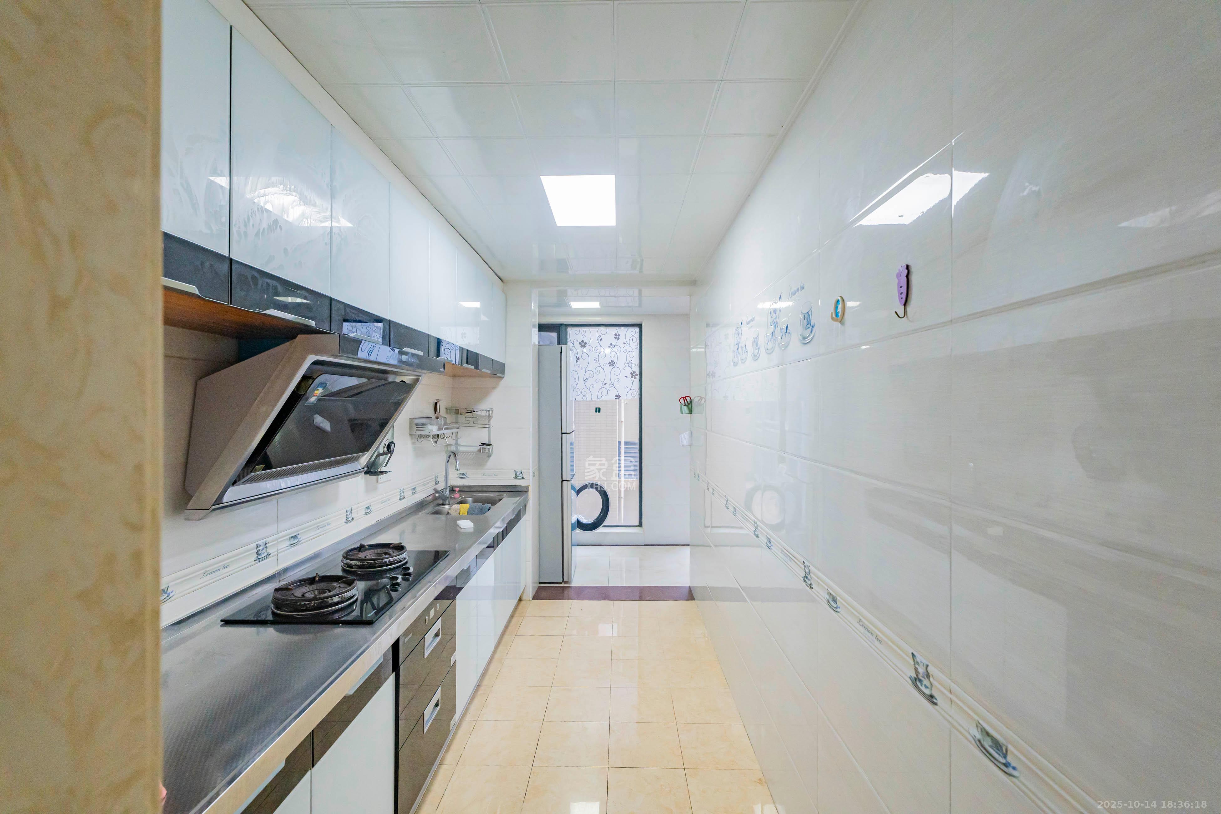 天健壹平方英里(天健芙蓉盛世二期) 4室2厅2卫 200.0万 天健壹平方英里(天健芙蓉盛世二期) 4室2厅2卫 200.0万厨房