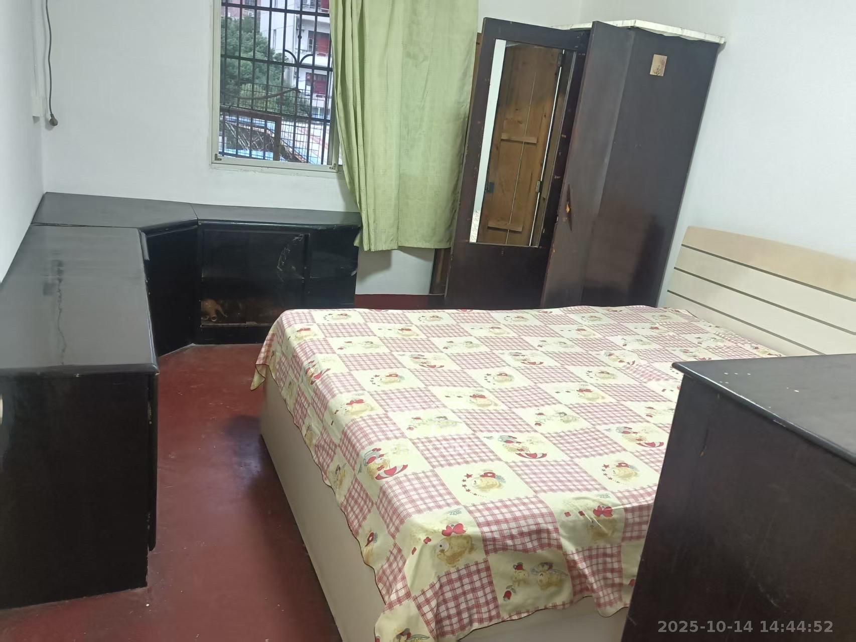 红花坡社区 2室1厅1卫 1080.0元/月 红花坡社区 2室1厅1卫 1080.0元/月室内图