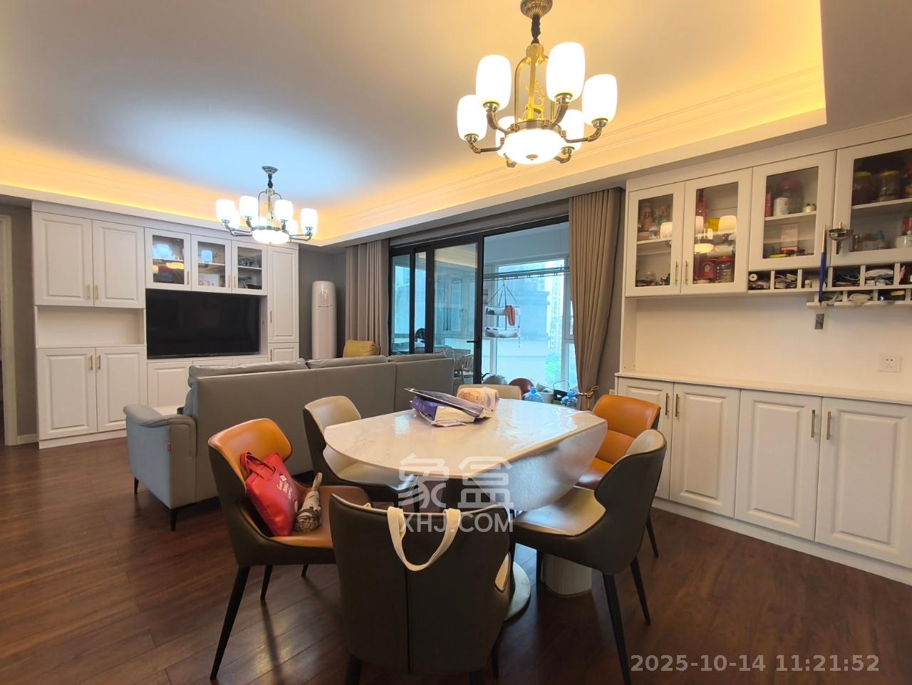 万科魅力之城锋镜里  4室2厅2卫    3200.0元/月室内图