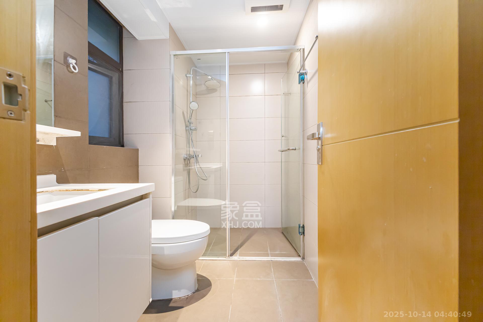 时代倾城四期 3室2厅2卫 86.0万 时代倾城四期 3室2厅2卫 86.0万卫生间