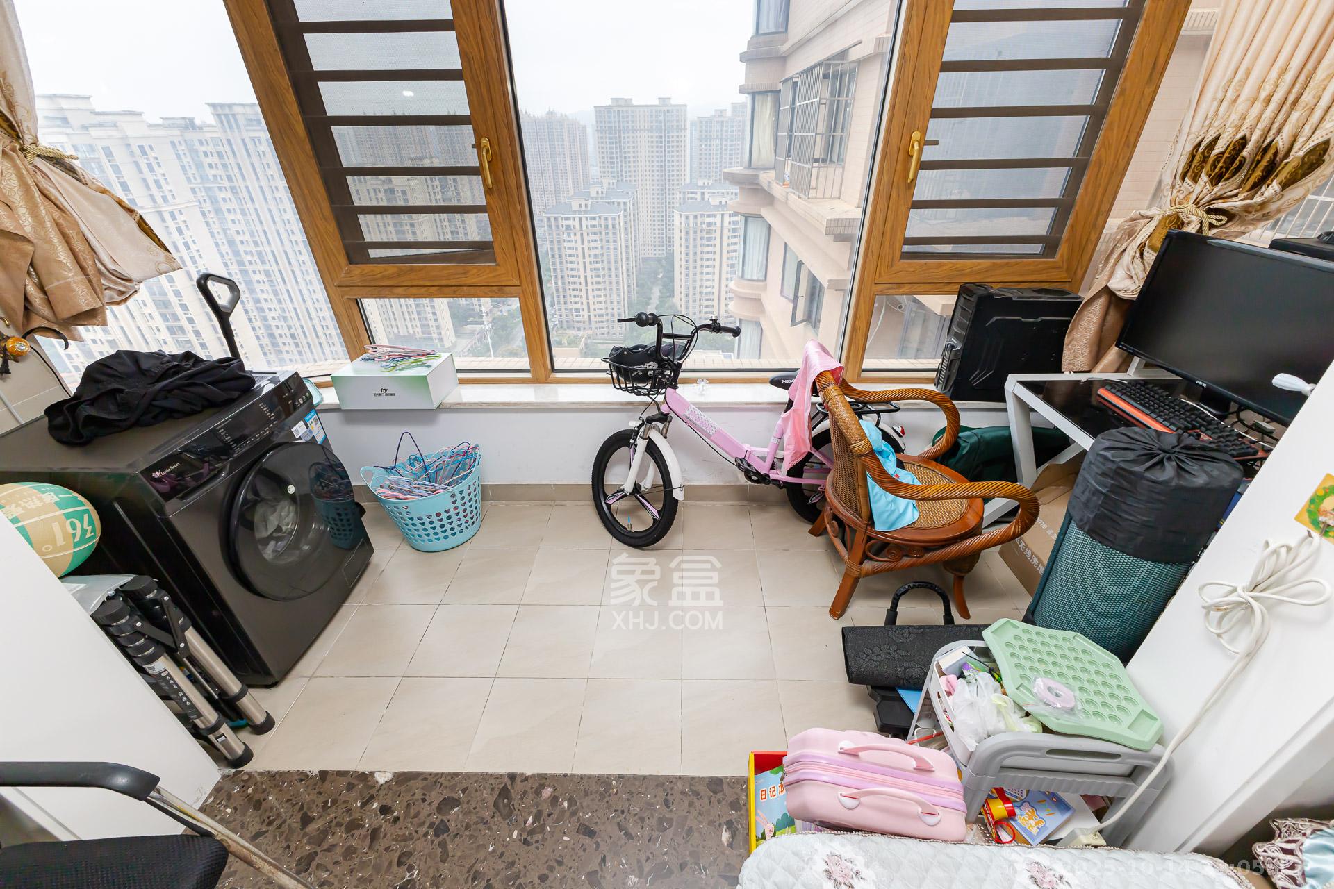 润和之悦（金泽园）  4室2厅2卫    89.0万阳台