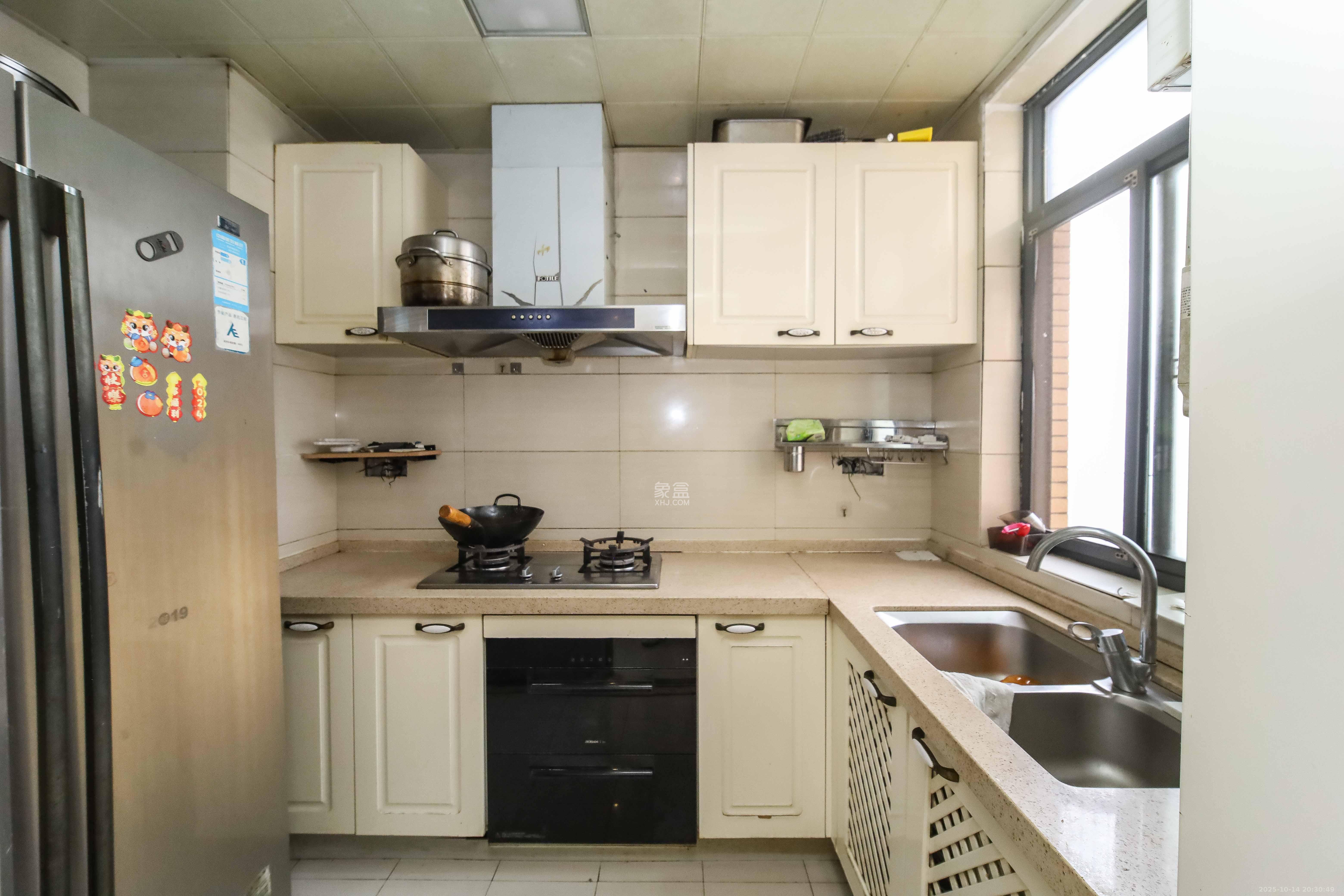 江河双水湾  3室2厅2卫    84.0万 江河双水湾  3室2厅2卫    84.0万厨房