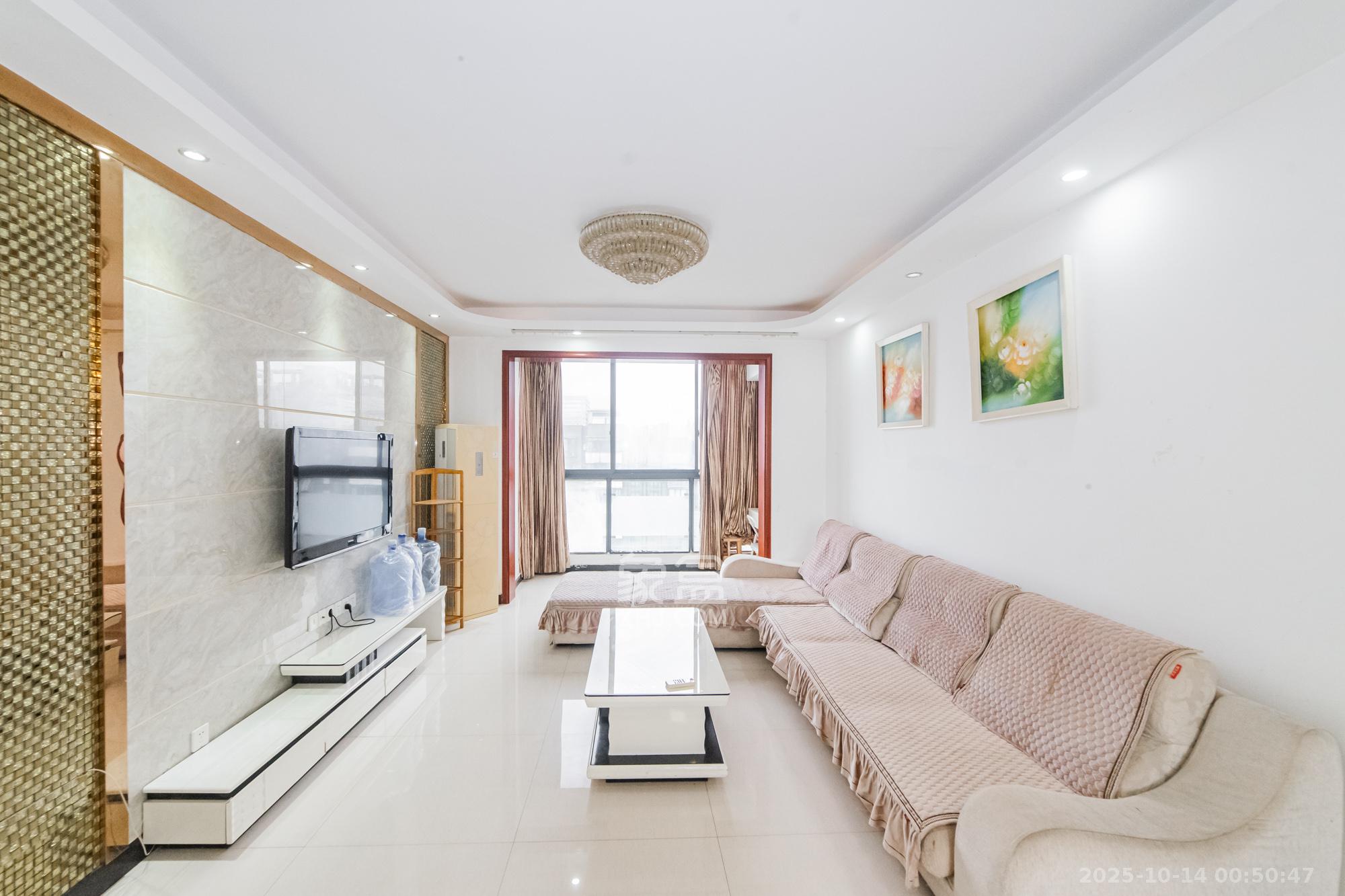 湘江世纪城赏江苑  2室2厅1卫    85.0万 湘江世纪城赏江苑  2室2厅1卫    85.0万客厅