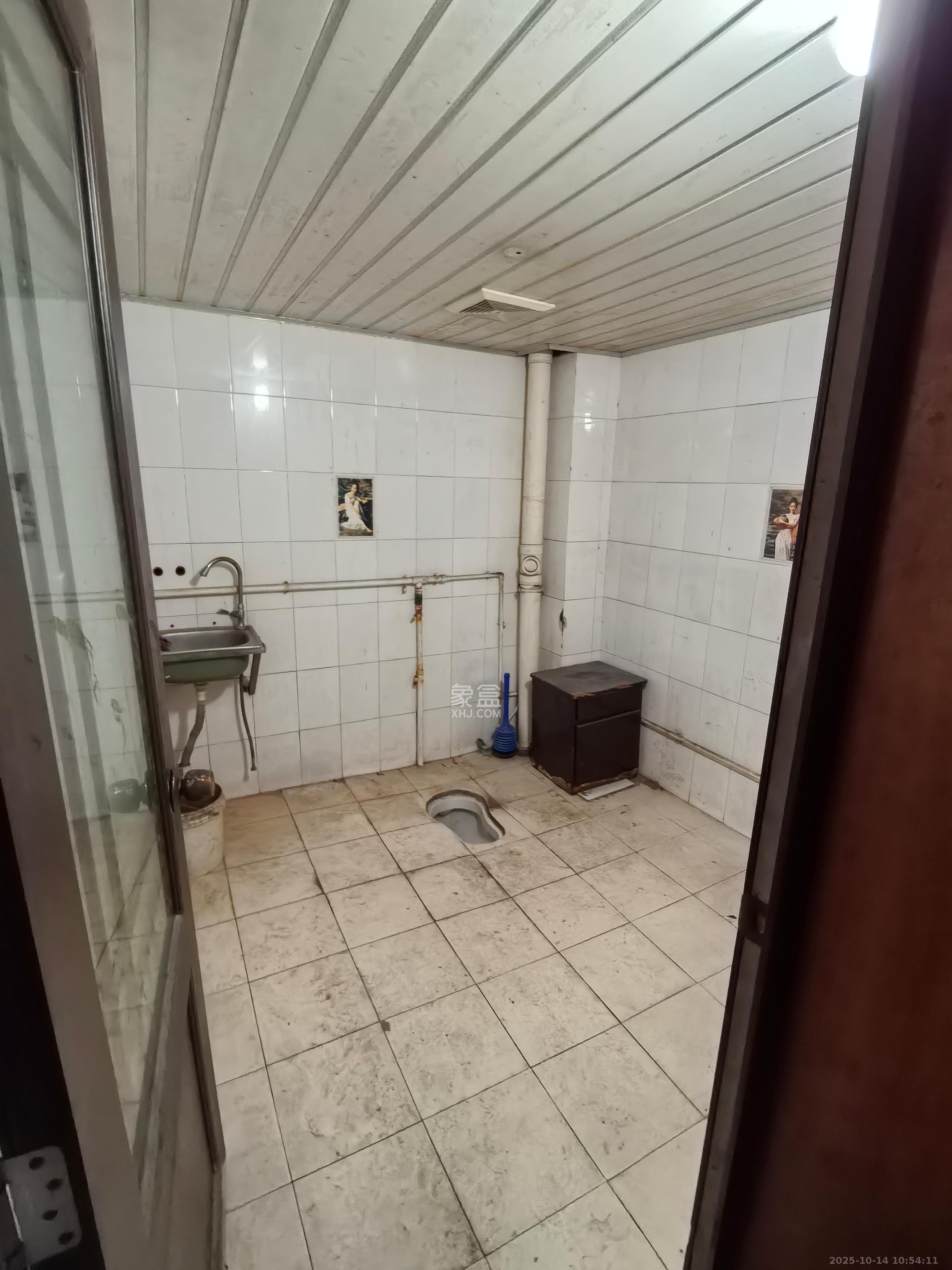 中南汽车世界  3室2厅1卫    1000.0元/月 中南汽车世界  3室2厅1卫    1000.0元/月室内图