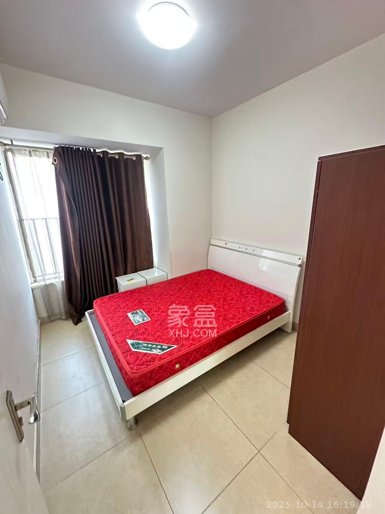 米兰春天  1室2厅1卫    1700.0元/月室内图