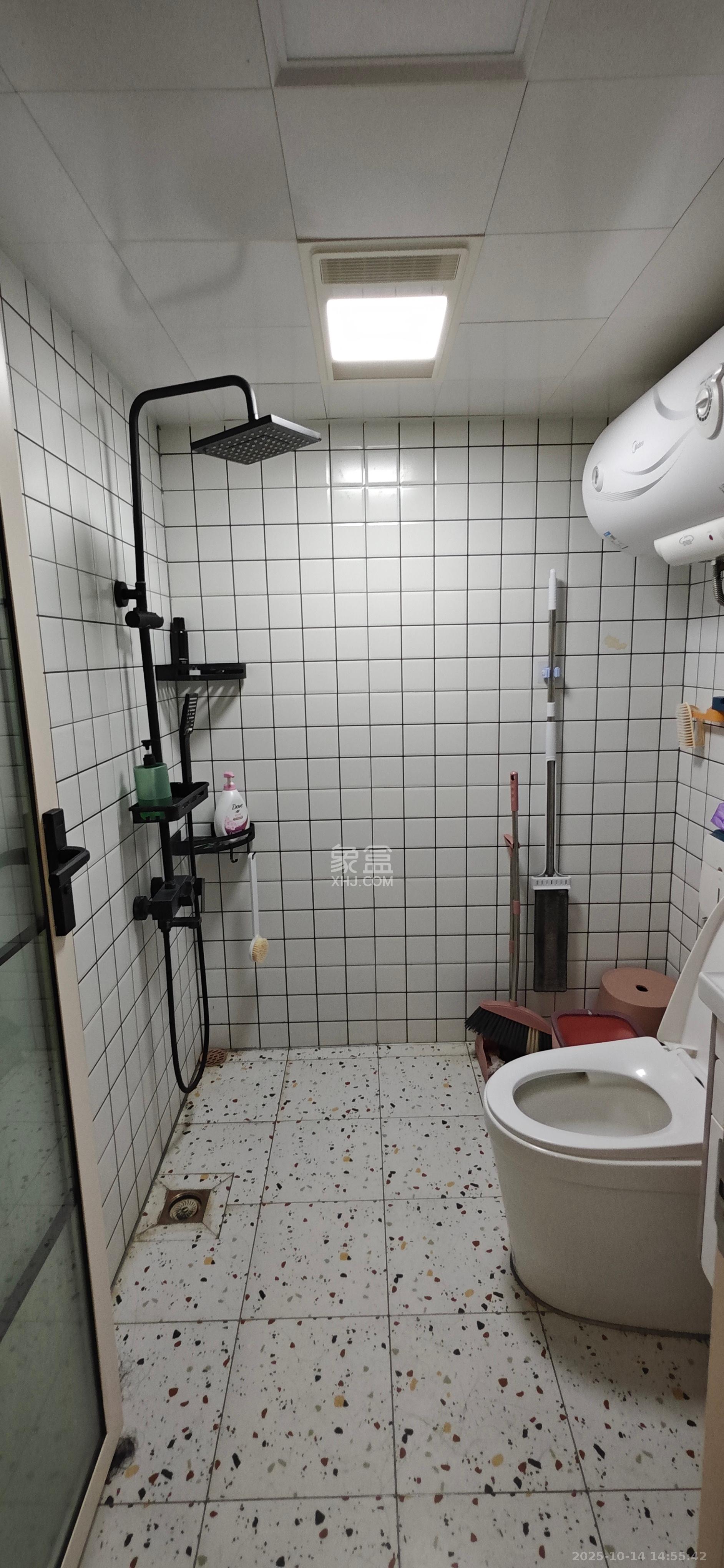 和隆花半里  1室1厅1卫    1800.0元/月室内图