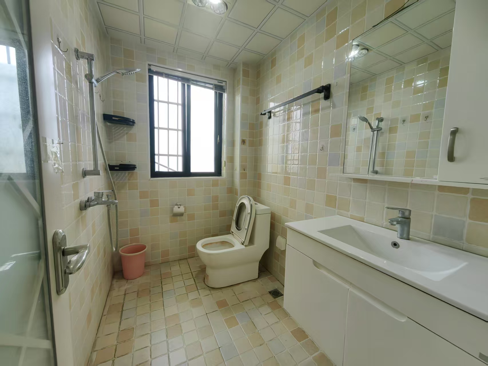 旺佳华府  3室2厅2卫    2000.0元/月 旺佳华府  3室2厅2卫    2000.0元/月室内图