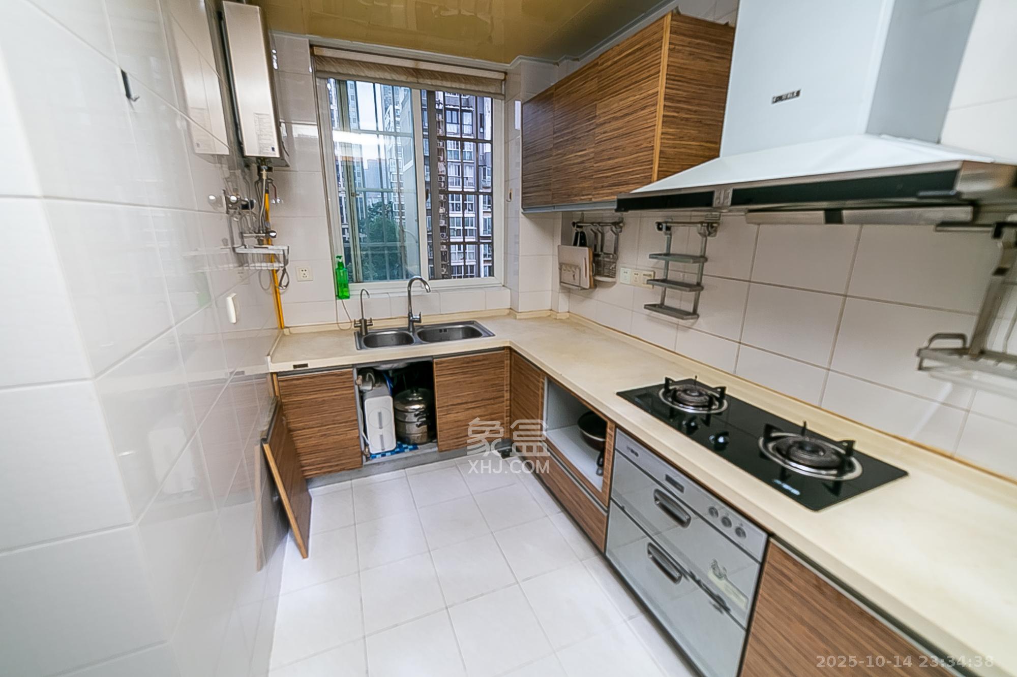 华银南苑  3室2厅2卫    95.0万厨房