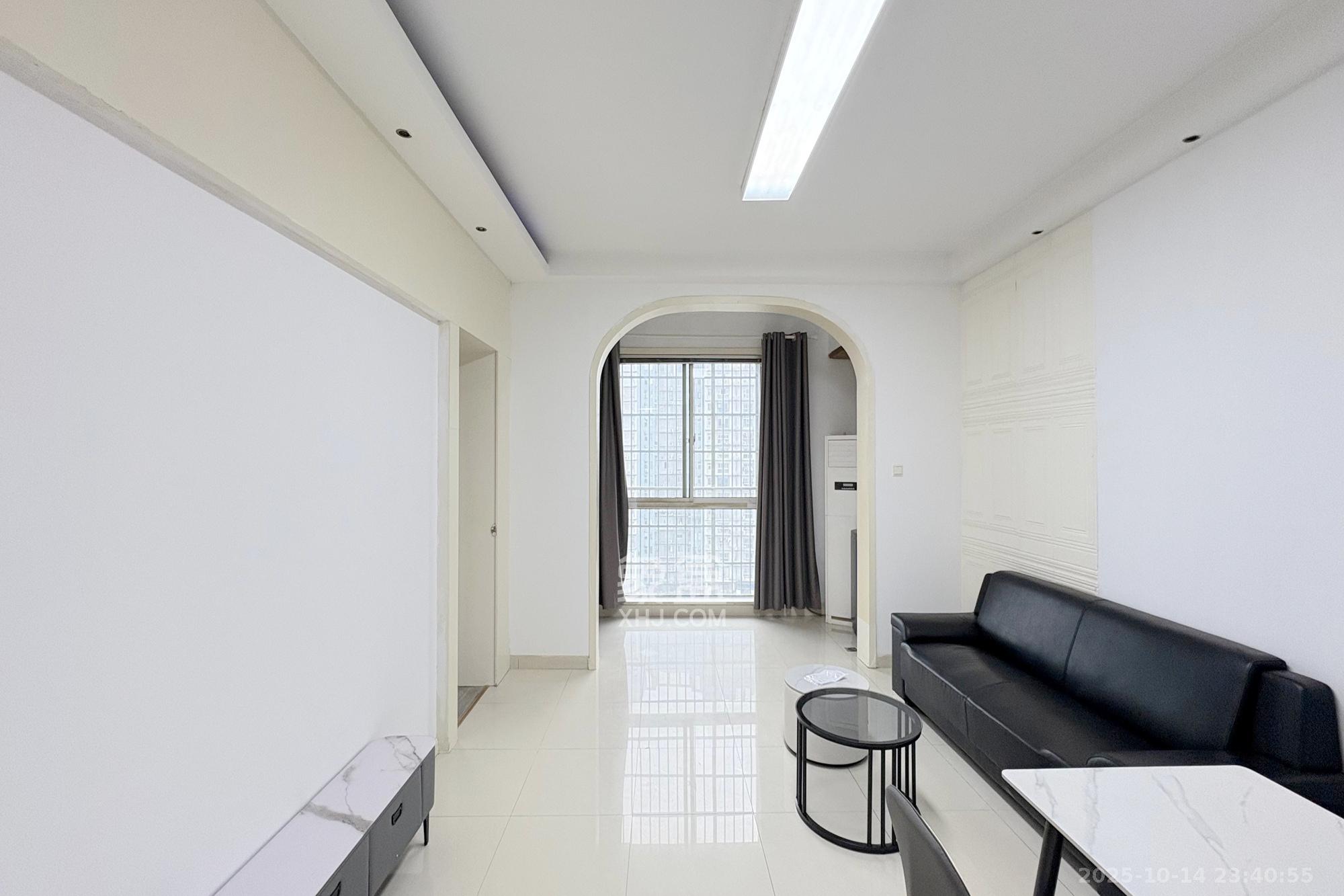 君临国际  2室2厅1卫    115.0万