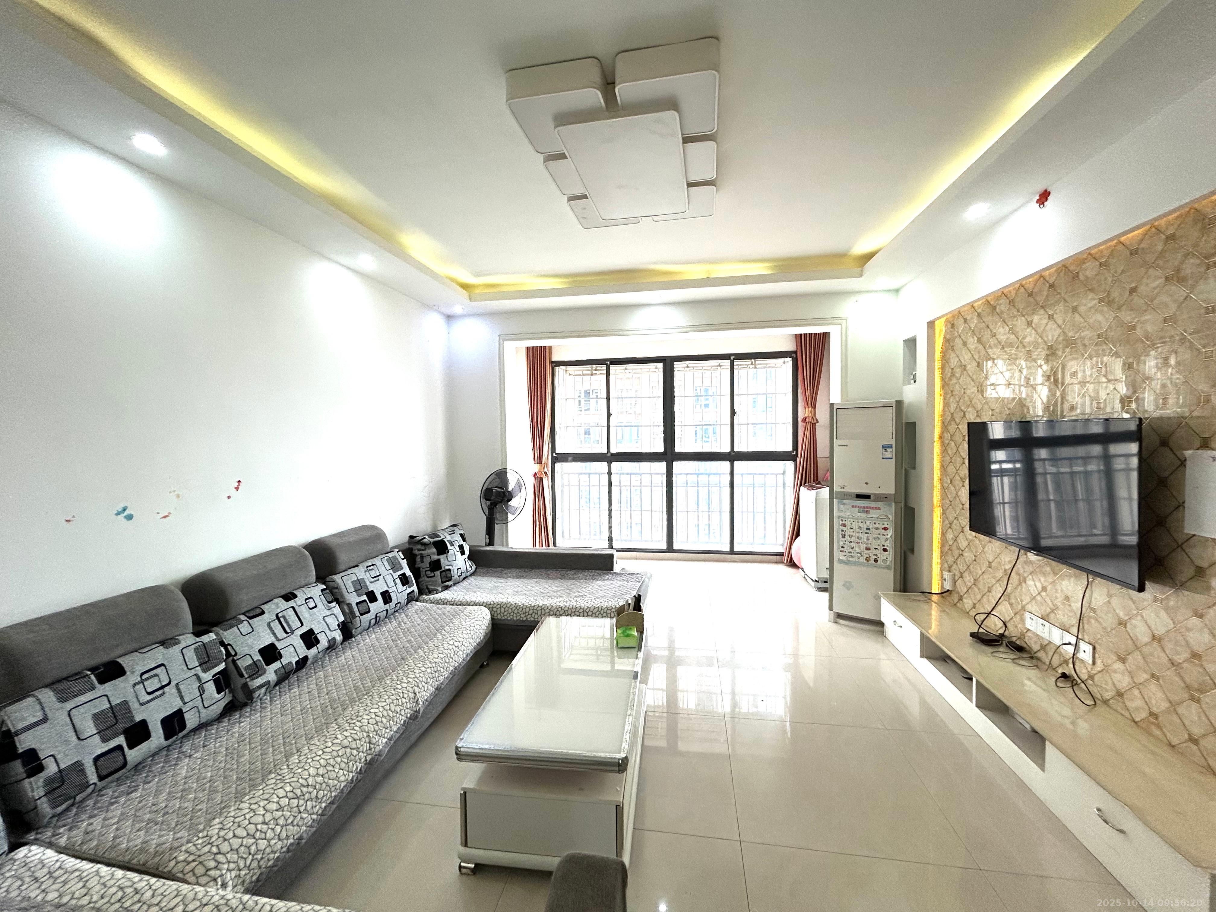 天元涉外景园B区  3室2厅1卫    2700.0元/月室内图1