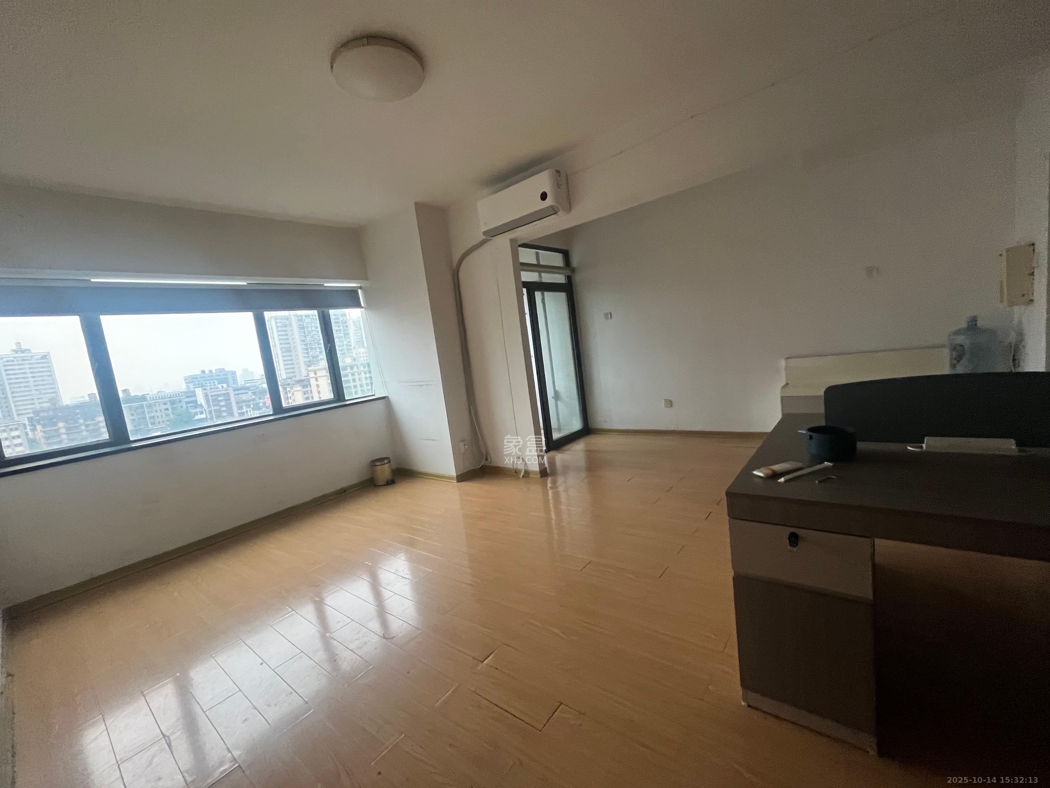 湘域中央  1室1厅1卫    1800.0元/月室内图