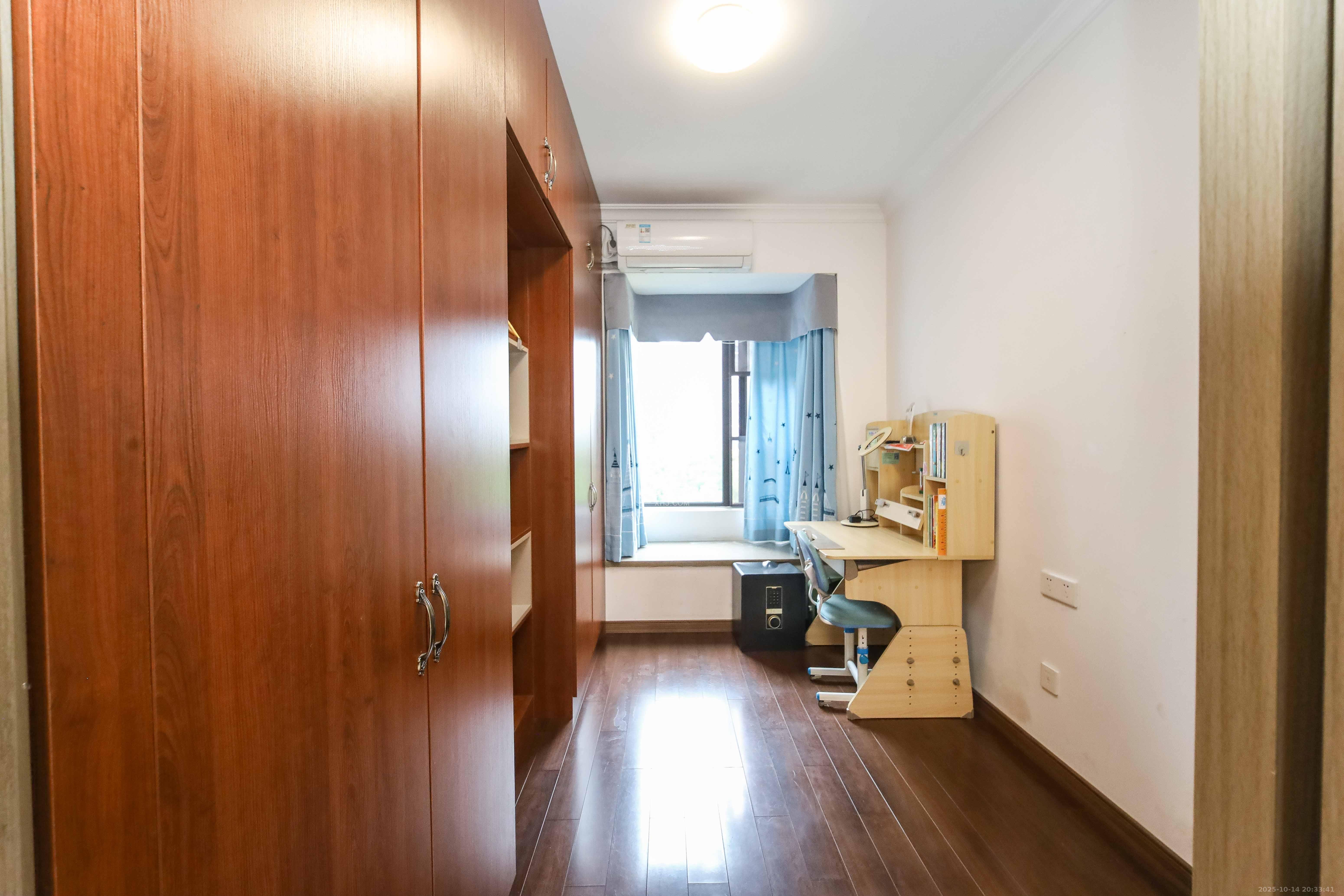 万科金域蓝湾 4室2厅2卫 178.0万 万科金域蓝湾 4室2厅2卫 178.0万卧室