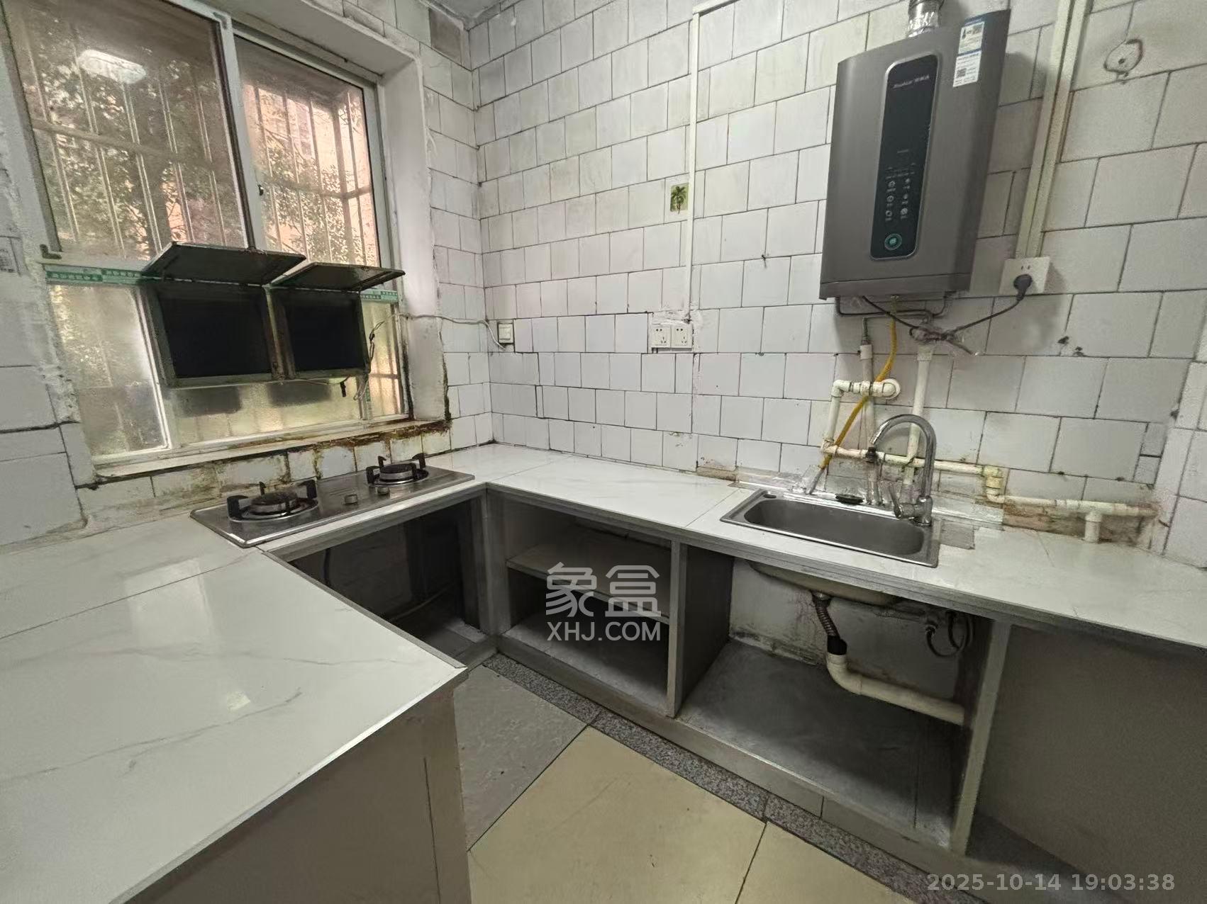 红花坡社区 2室1厅1卫 1300.0元/月 红花坡社区 2室1厅1卫 1300.0元/月室内图