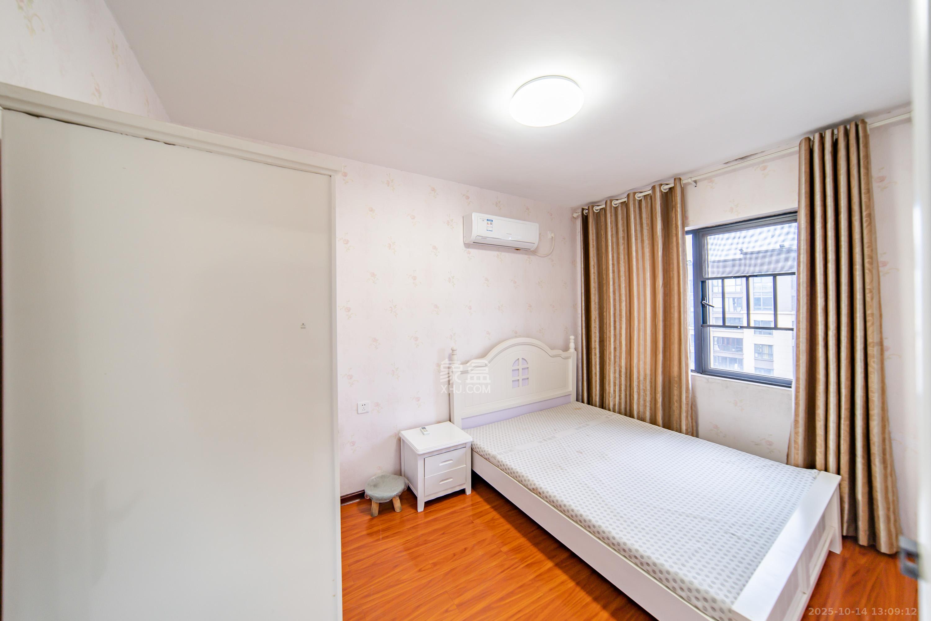 湘熙水郡（观澜海赋家园）  4室2厅2卫    160.0万卧室