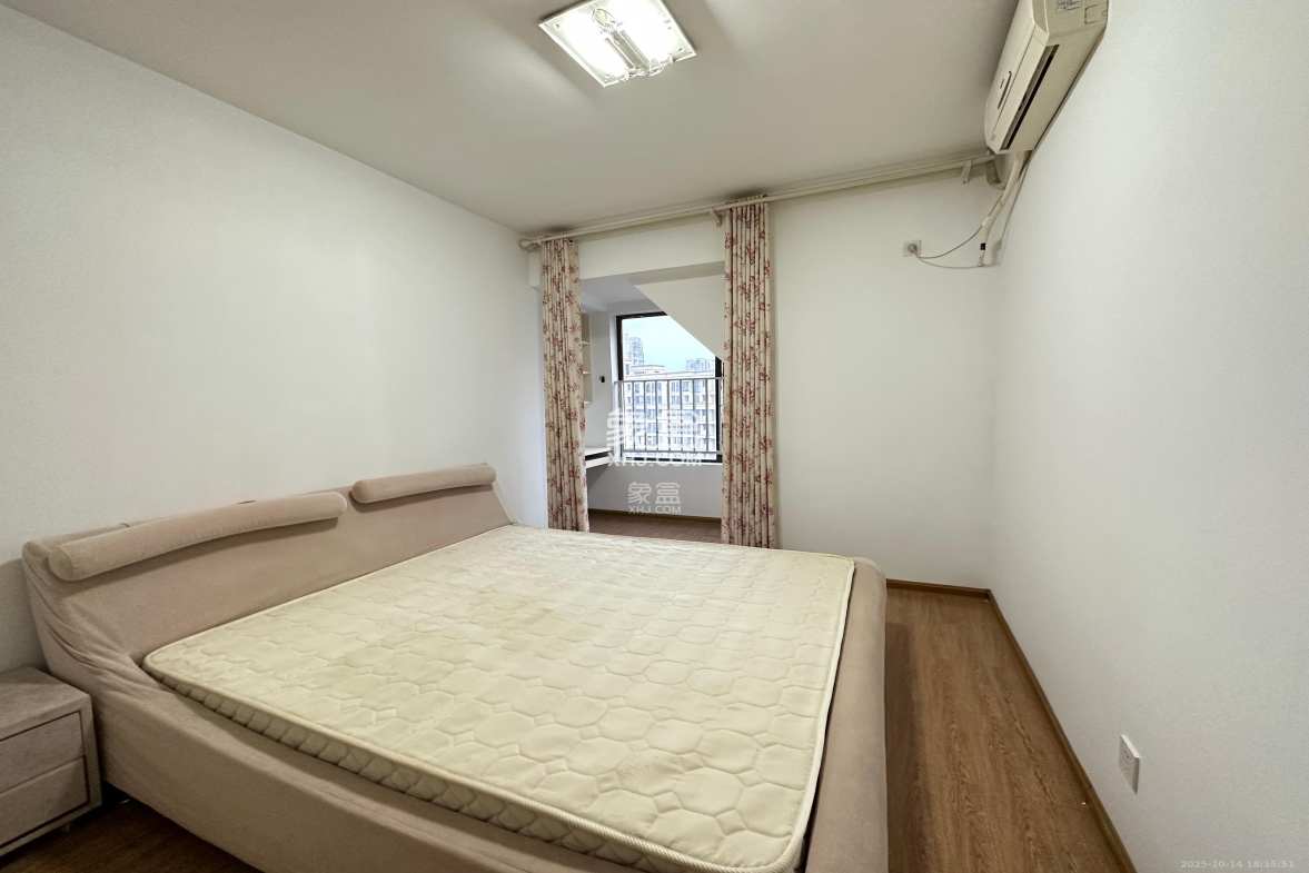 保利麓谷林语D区 3室2厅2卫 2400.0元/月 保利麓谷林语D区 3室2厅2卫 2400.0元/月室内图