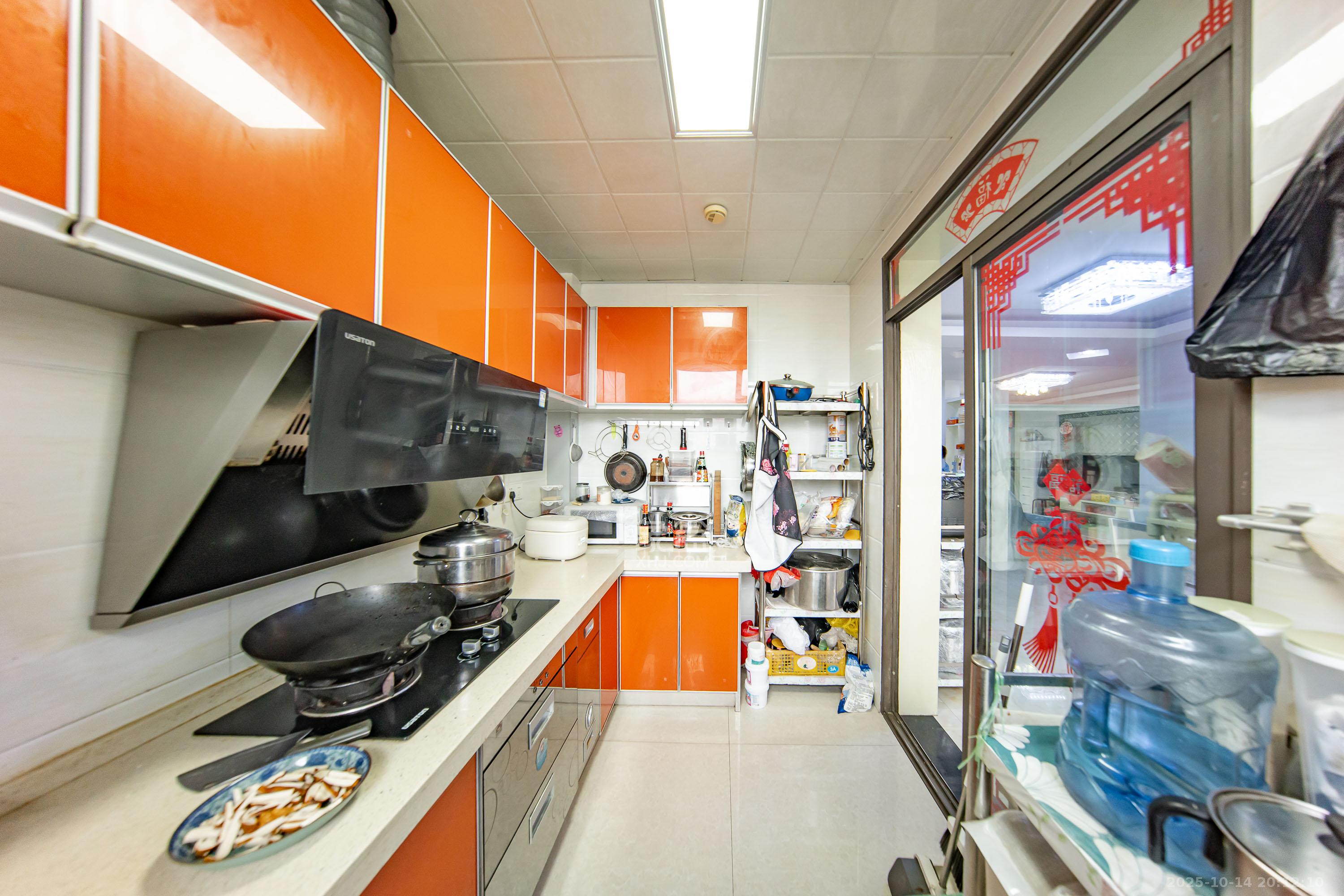 卓越麓山别墅（麓山峰境产权麓山花苑）  3室2厅2卫    70.88万厨房