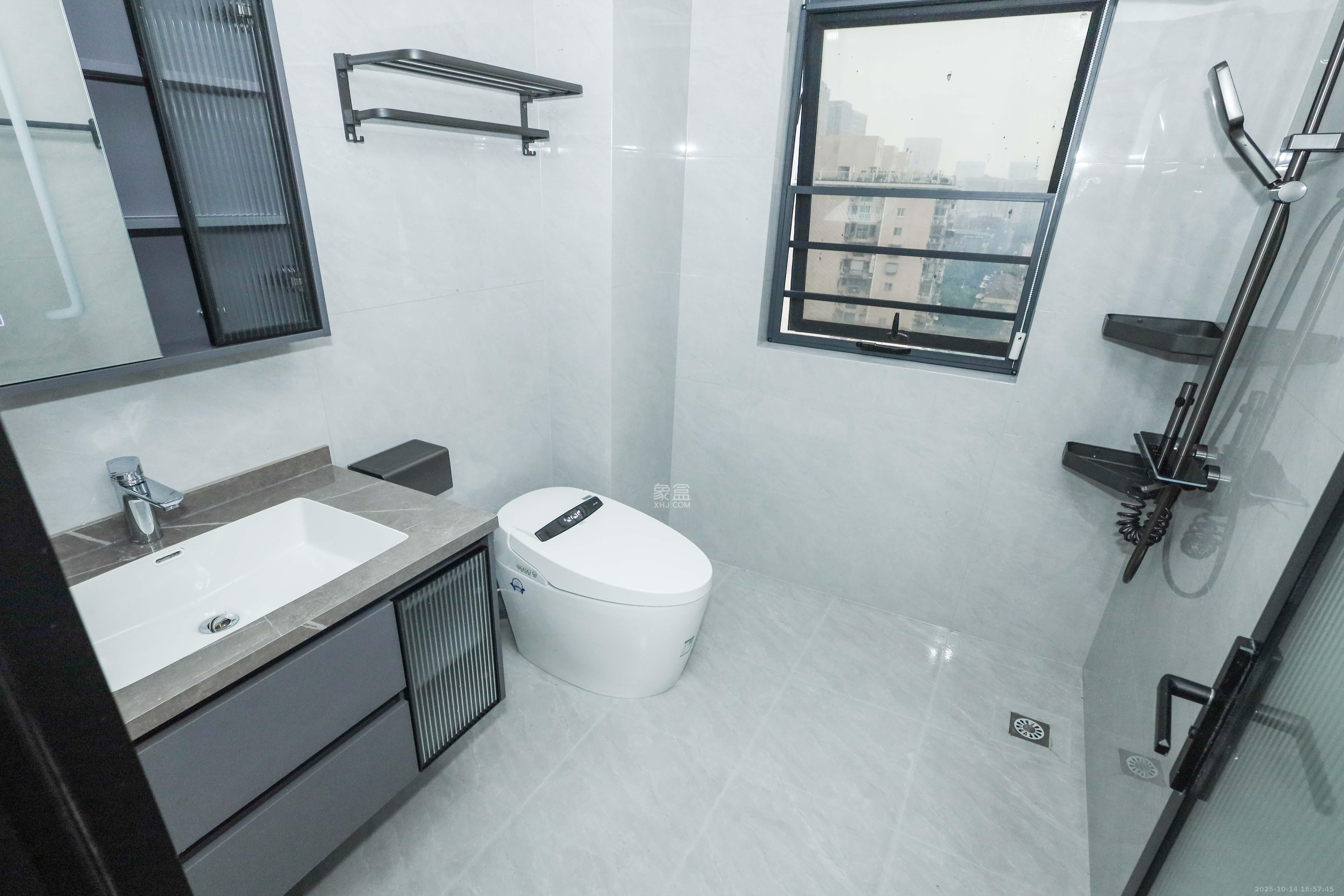 天元涉外景园C区 3室2厅2卫 110.0万 天元涉外景园C区 3室2厅2卫 110.0万卫生间