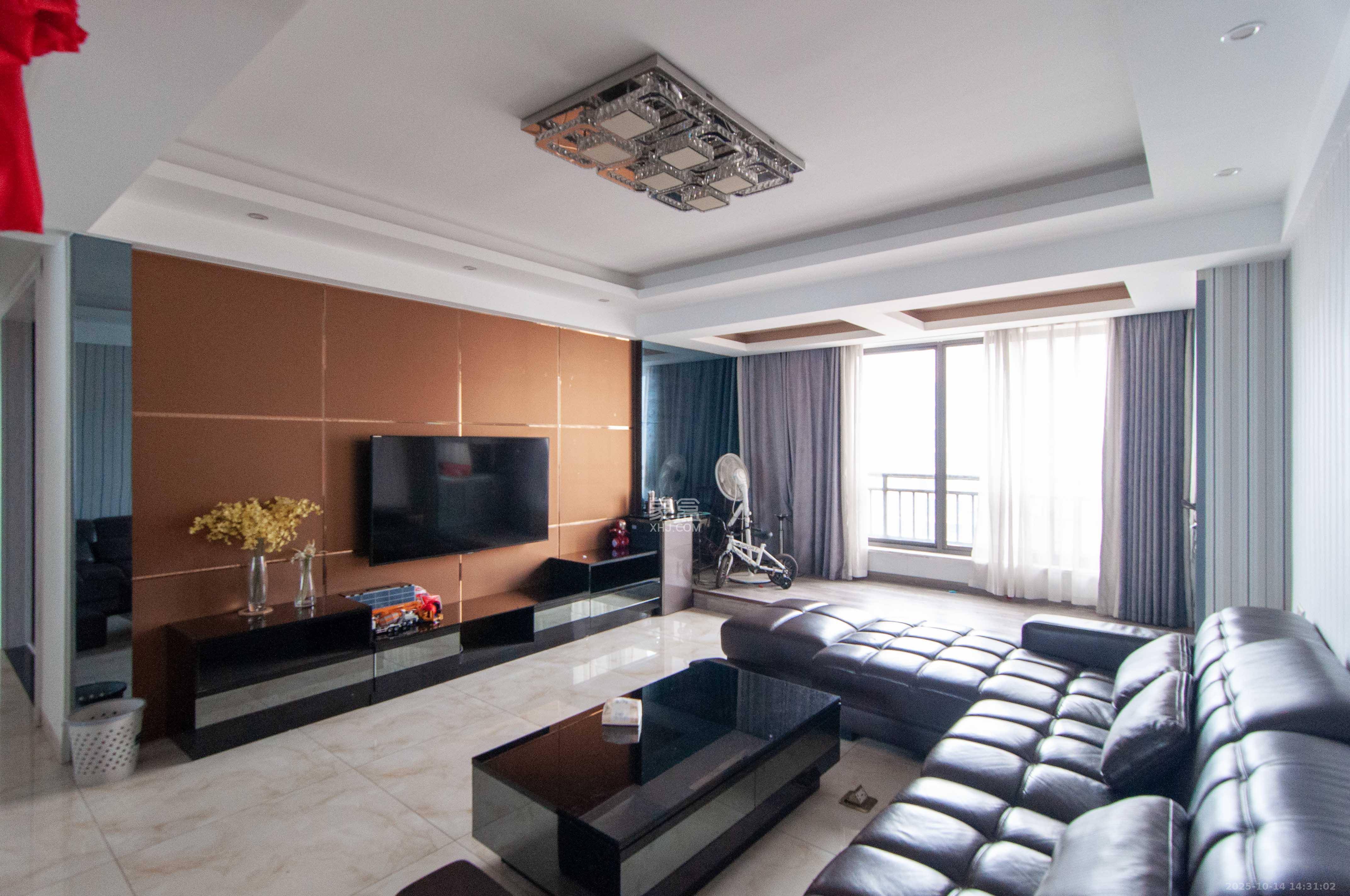 中一九骏（枫桥苑）  4室2厅2卫    141.0万客厅