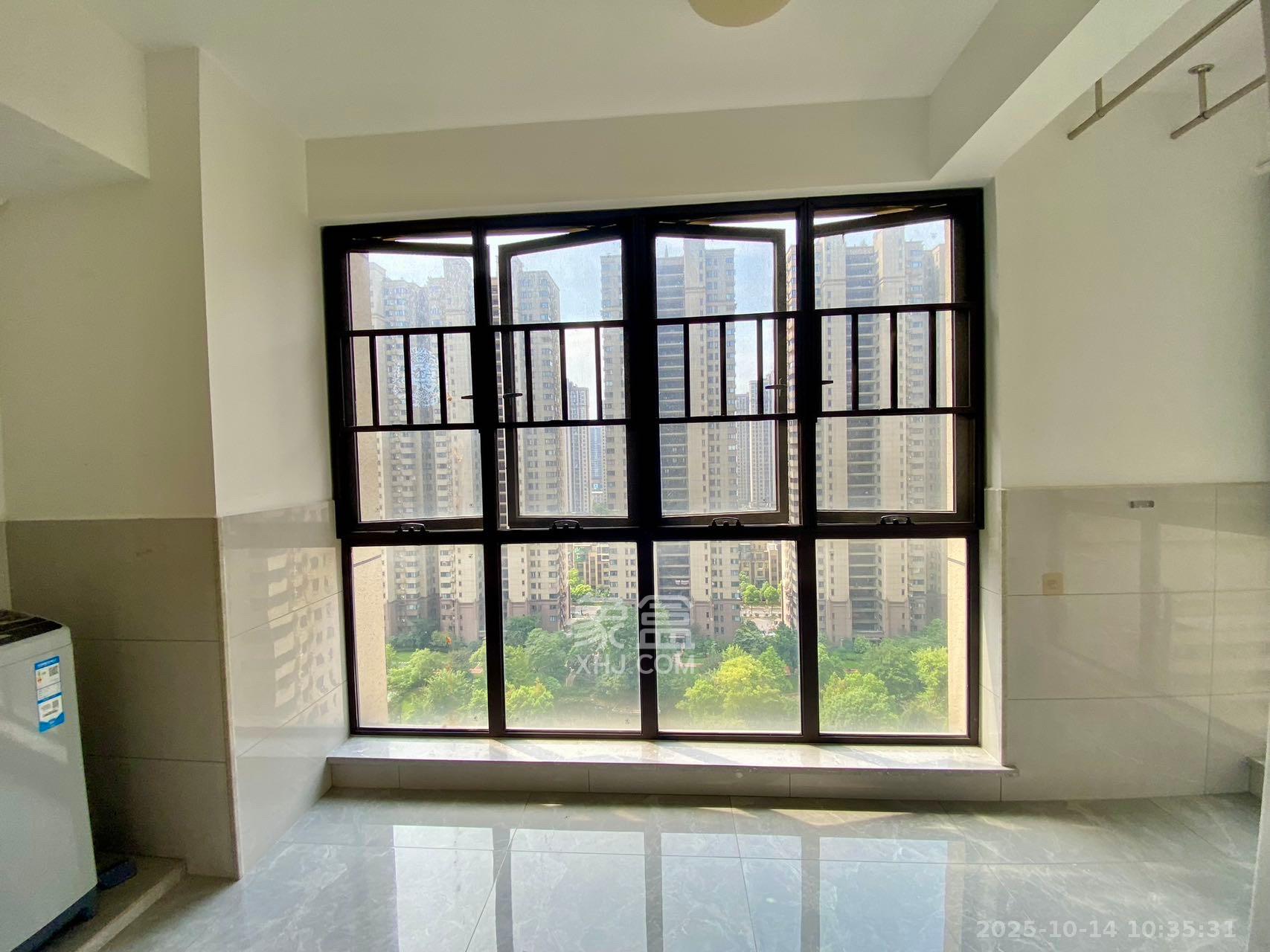 芙蓉万国城MOMA（卓越汇富苑）  3室2厅1卫    2600.0元/月室内图