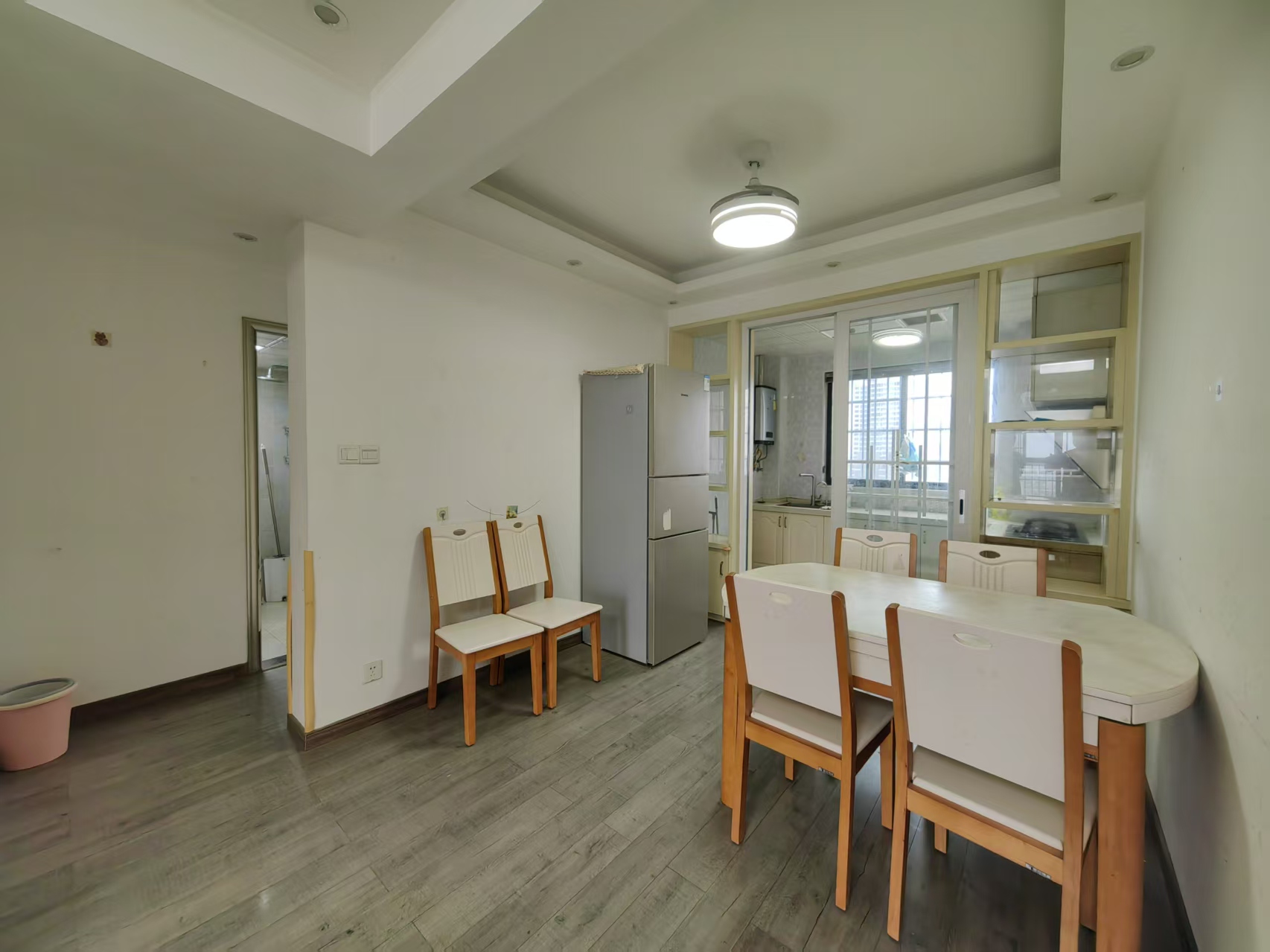 旺佳华府  3室2厅2卫    2000.0元/月 旺佳华府  3室2厅2卫    2000.0元/月室内图