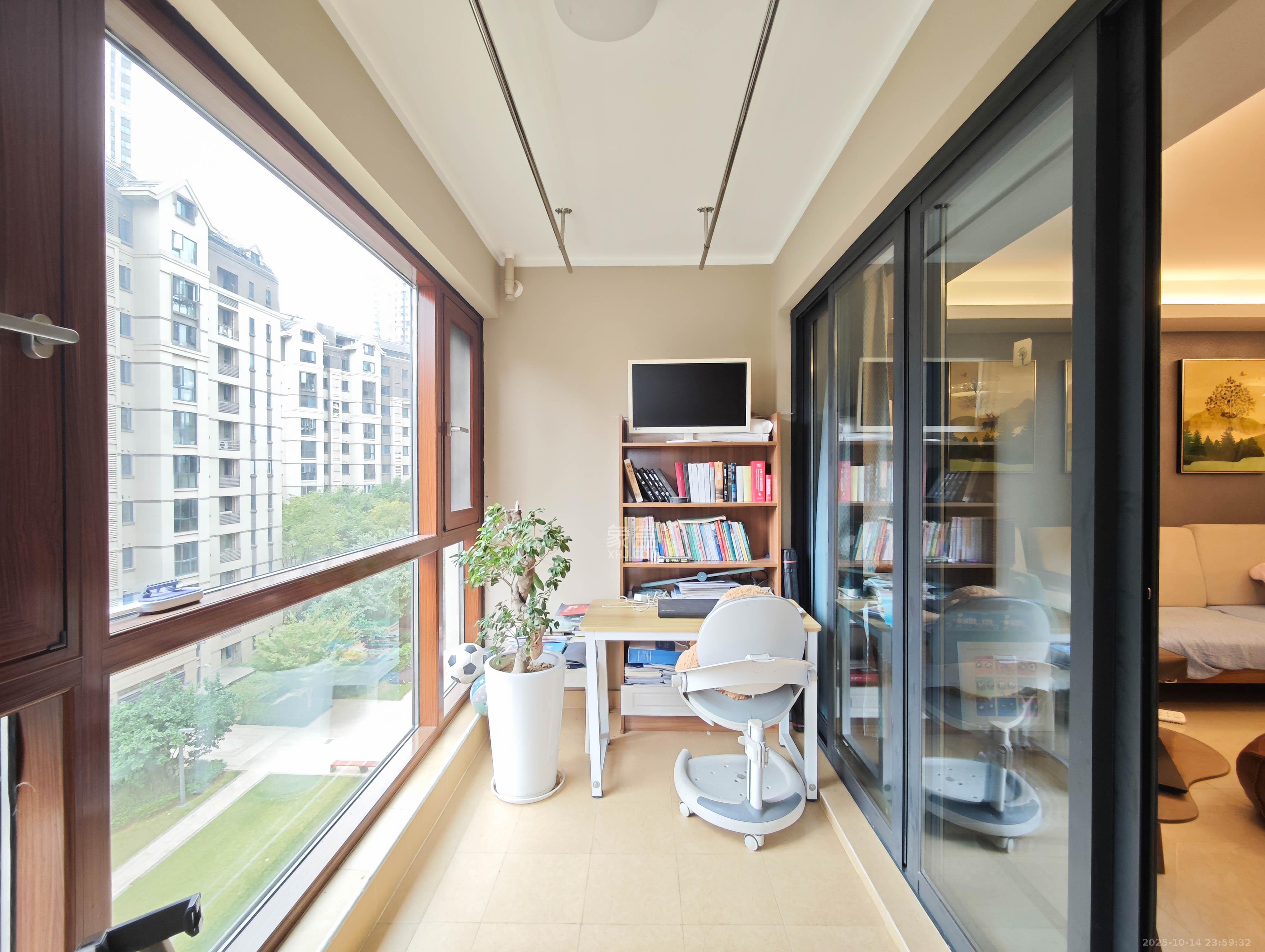 万科魅力之城观澜里 4室2厅2卫 175.0万 万科魅力之城观澜里 4室2厅2卫 175.0万阳台