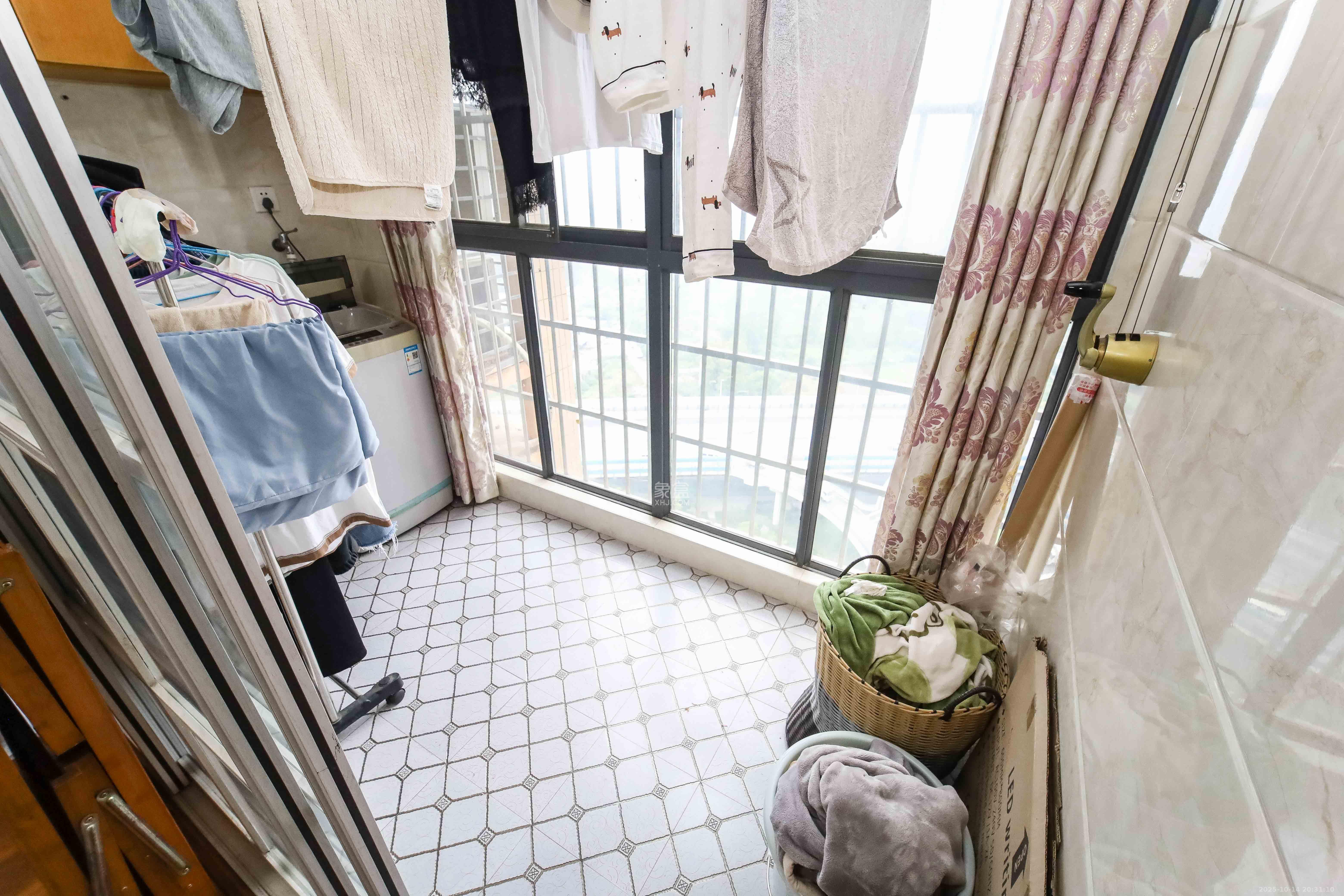 江河双水湾  3室2厅2卫    91.0万阳台