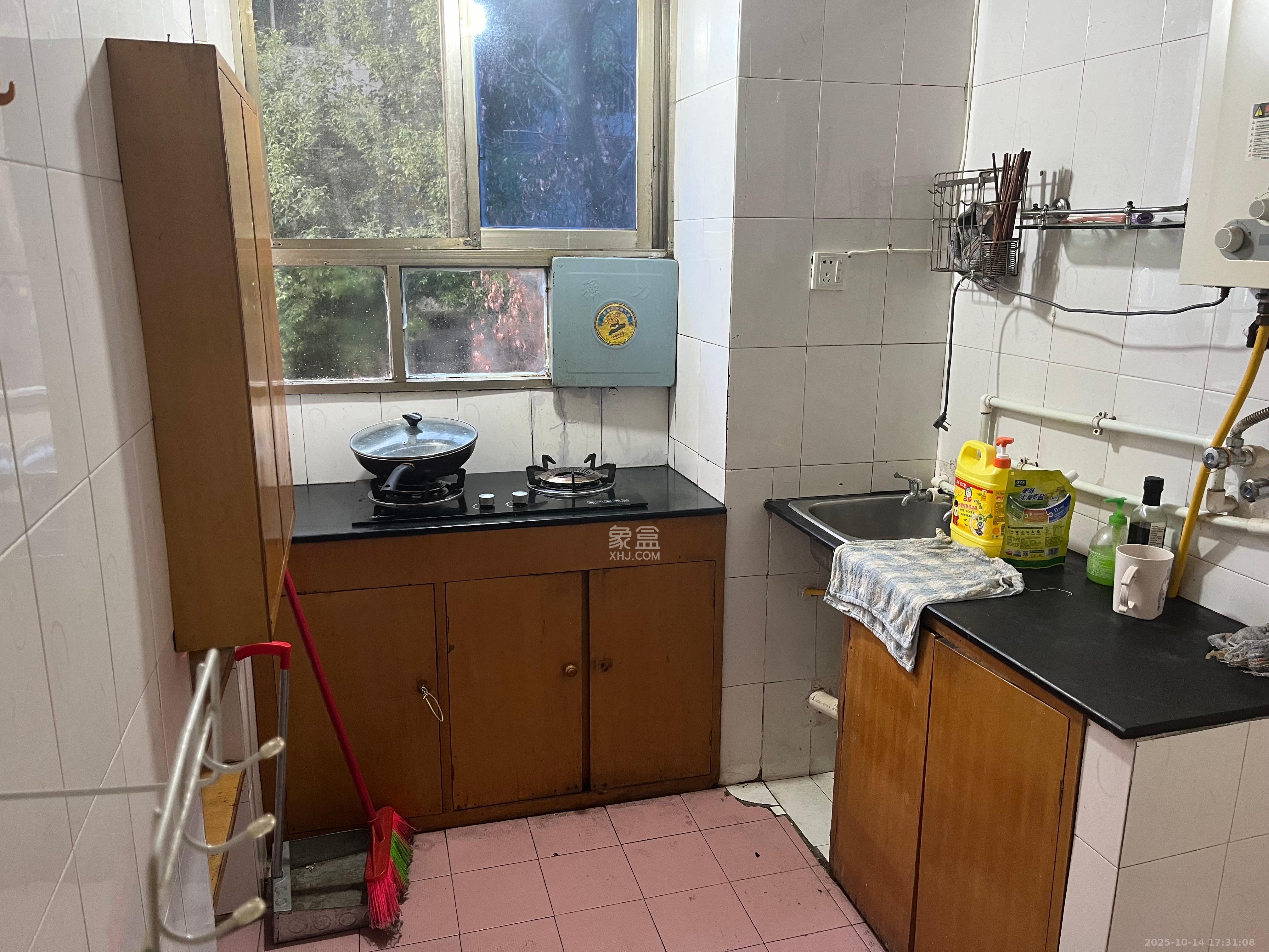 广电南院宿舍 2室2厅1卫 1400.0元/月 广电南院宿舍 2室2厅1卫 1400.0元/月室内图