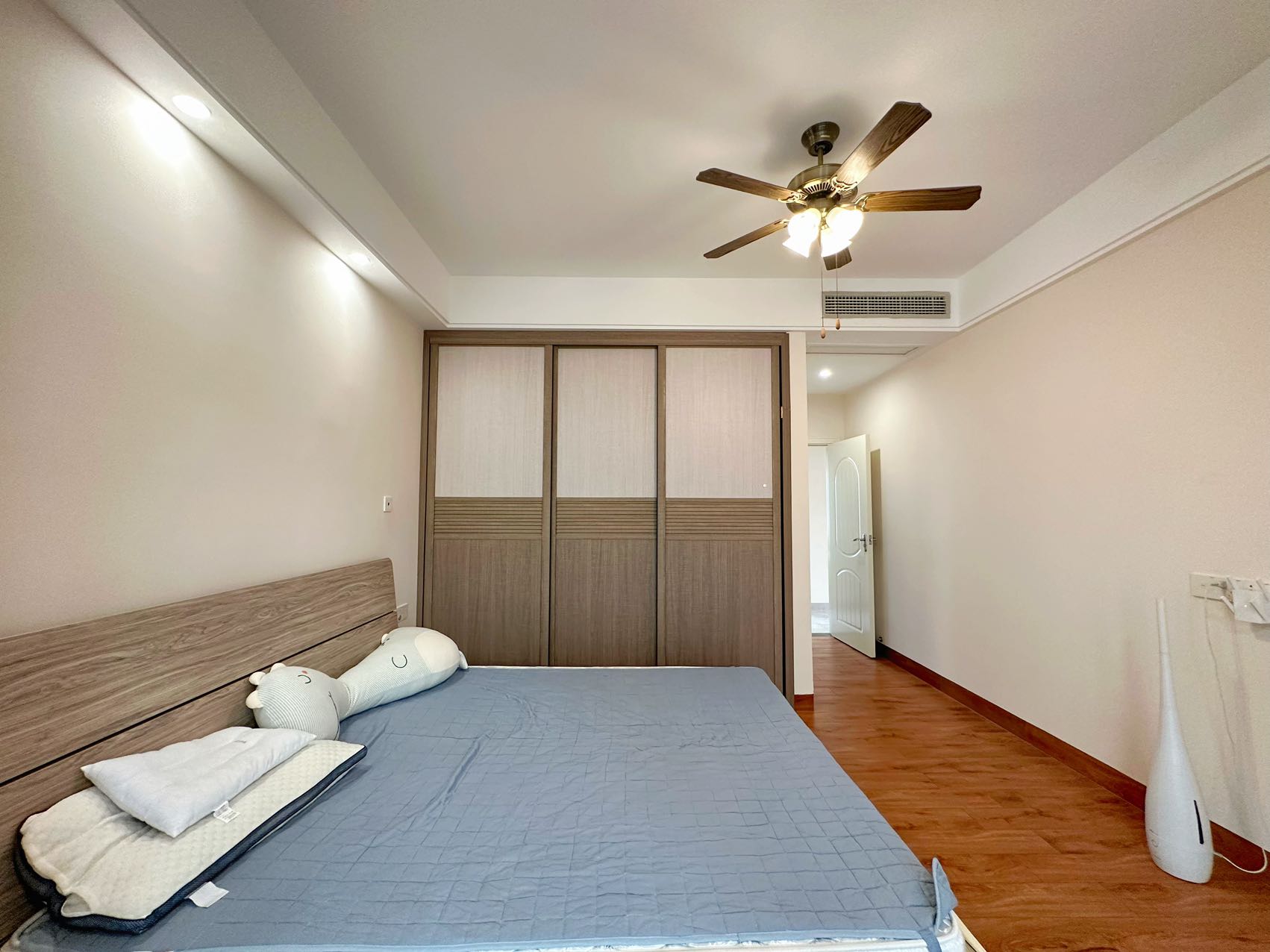 海航豪庭南苑  3室2厅2卫    6000.0元/月室内图