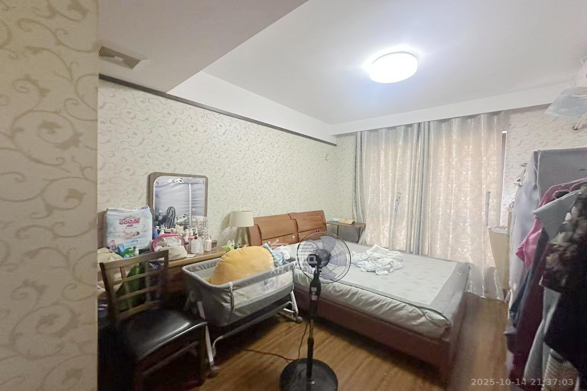 芒果天地(芒果雅苑)  2室2厅1卫    92.0万卧室