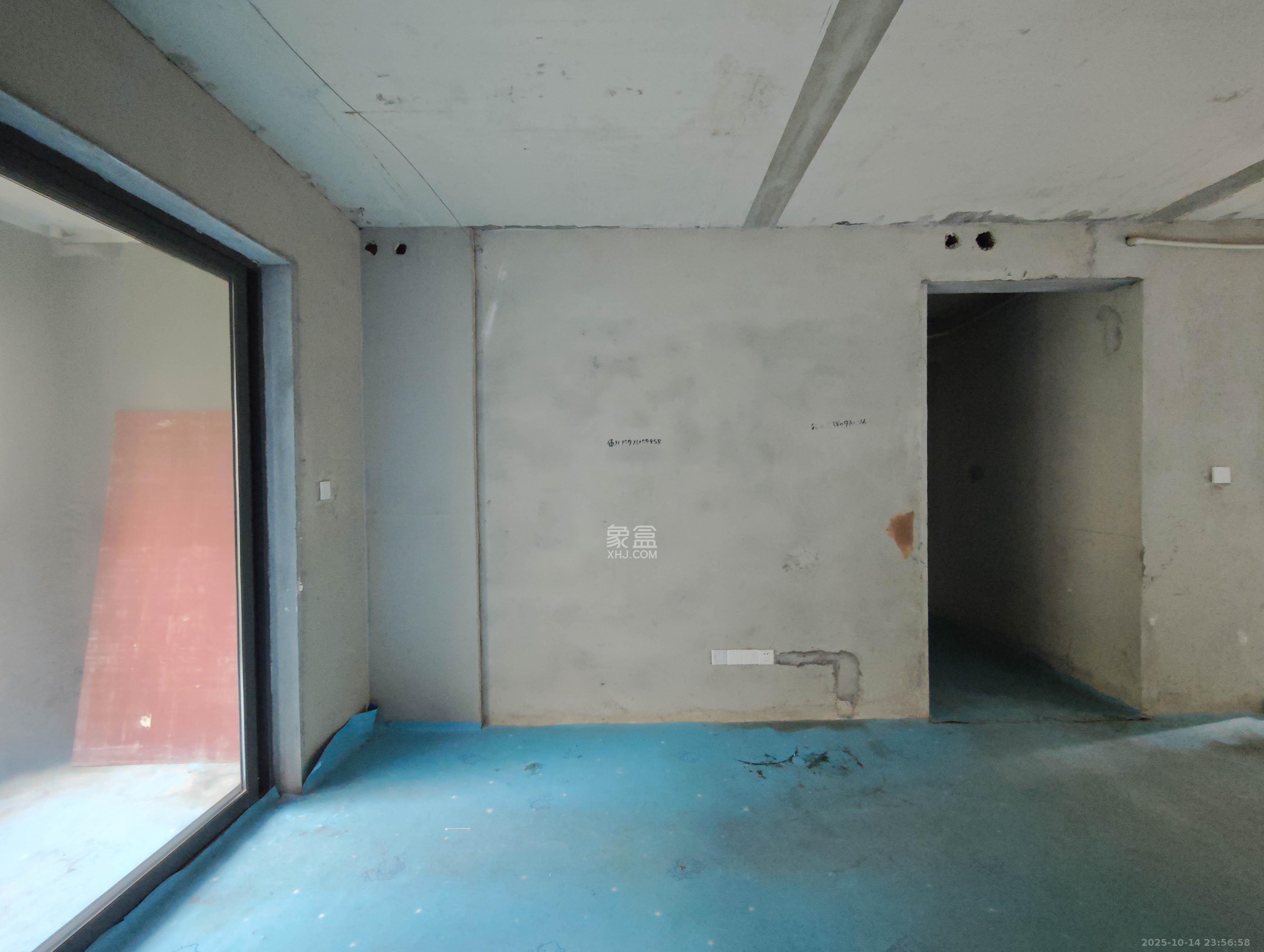 新城明昱东方 3室2厅2卫 75.0万 新城明昱东方 3室2厅2卫 75.0万客厅