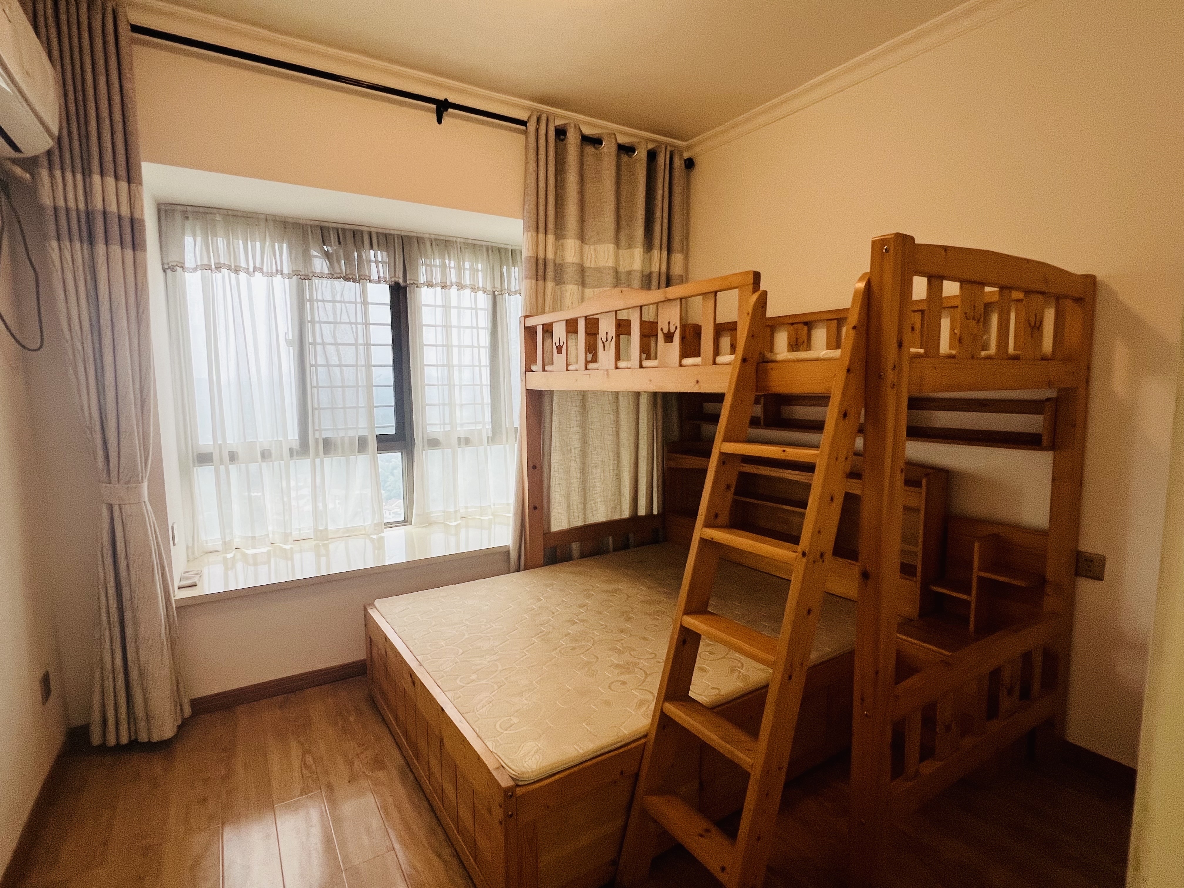 碧桂园 2室2厅1卫 1400.0元/月 碧桂园 2室2厅1卫 1400.0元/月室内图