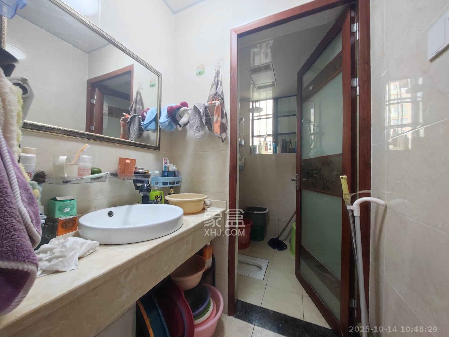 泰禹云开壹品 4室2厅2卫 136.0万 泰禹云开壹品 4室2厅2卫 136.0万卫生间