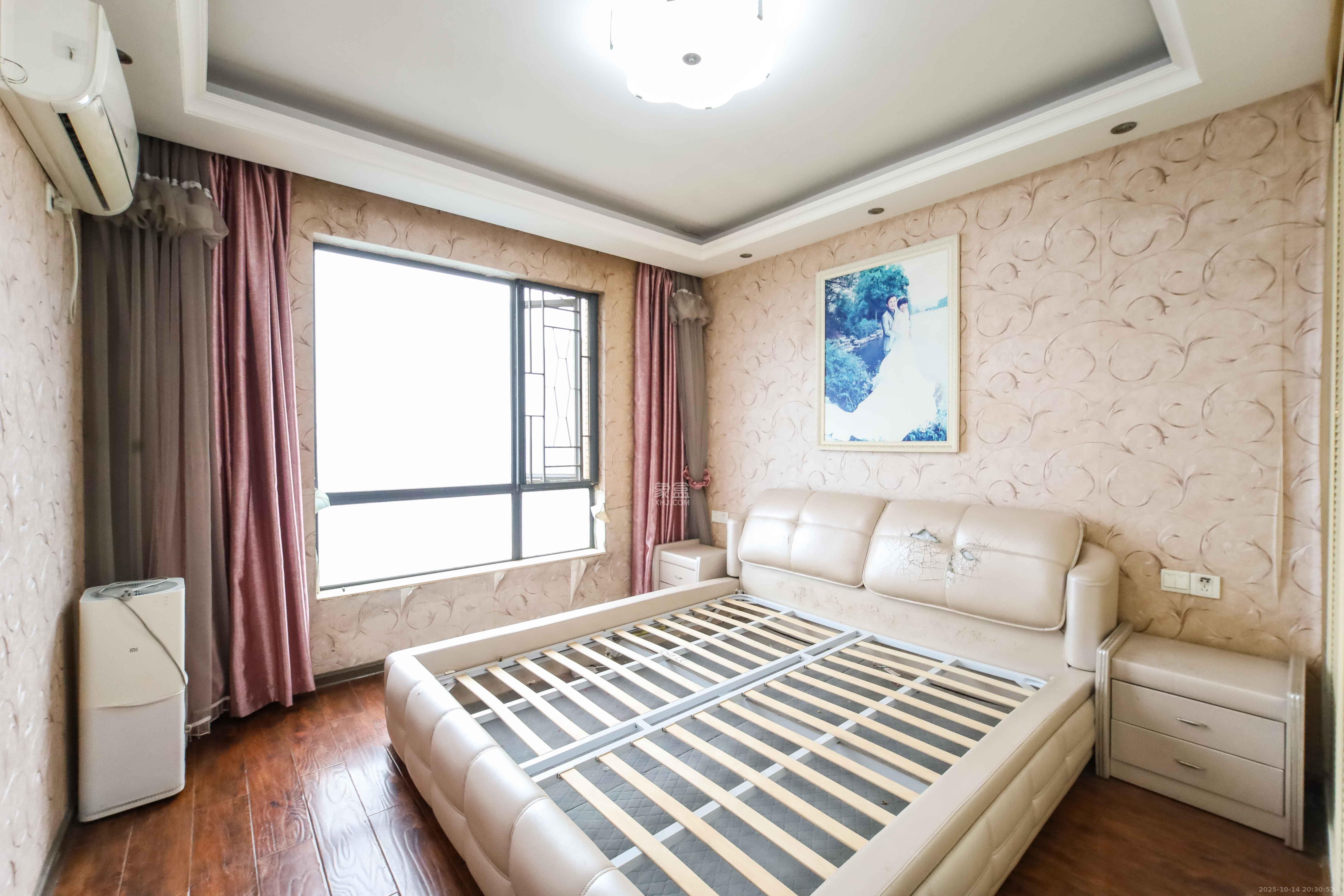 江河双水湾  3室2厅2卫    84.0万 江河双水湾  3室2厅2卫    84.0万卧室