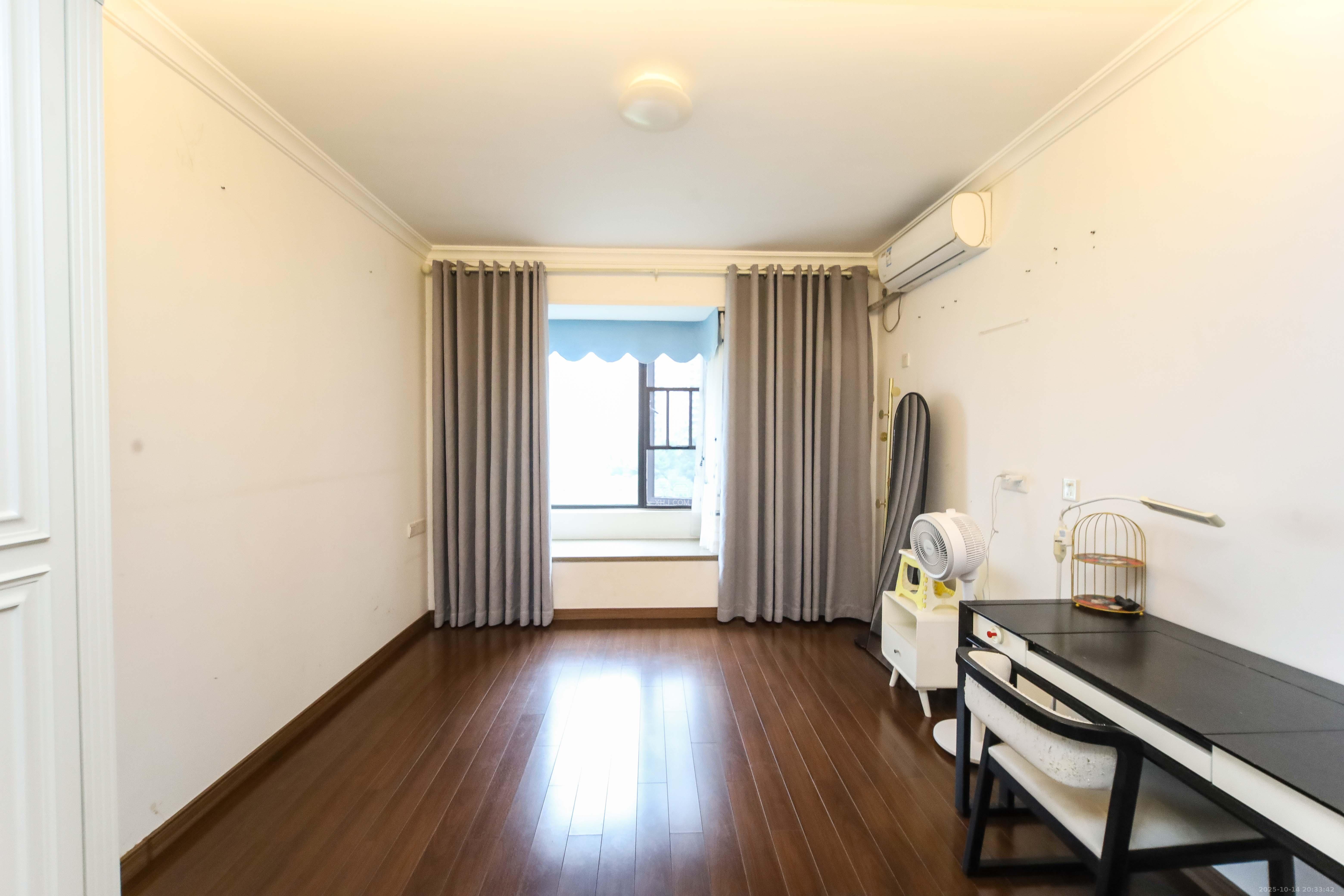 万科金域蓝湾 4室2厅2卫 178.0万 万科金域蓝湾 4室2厅2卫 178.0万卧室