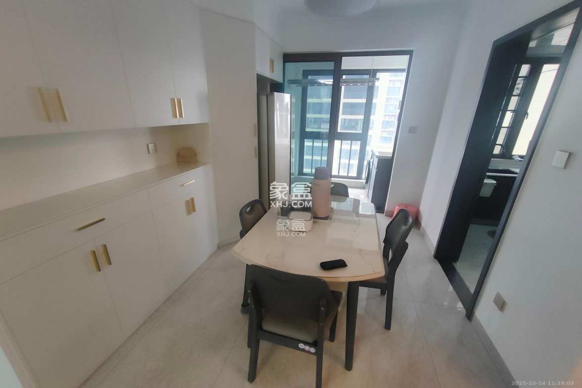 长龙湾 3室2厅1卫 2200.0元/月 长龙湾 3室2厅1卫 2200.0元/月室内图