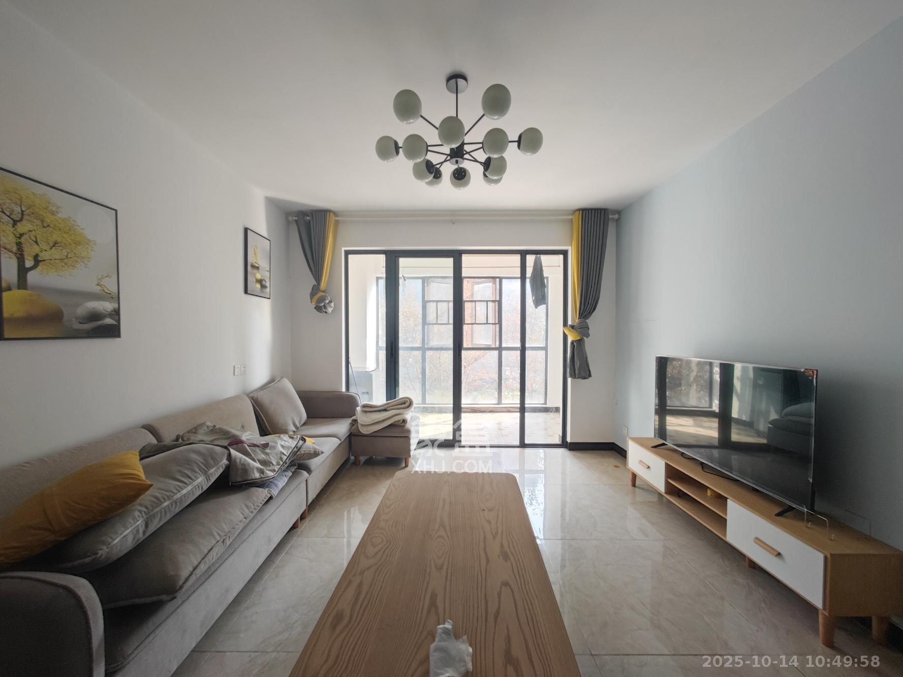 西湖鸿运佳苑 3室2厅2卫 70.0万 西湖鸿运佳苑 3室2厅2卫 70.0万客厅