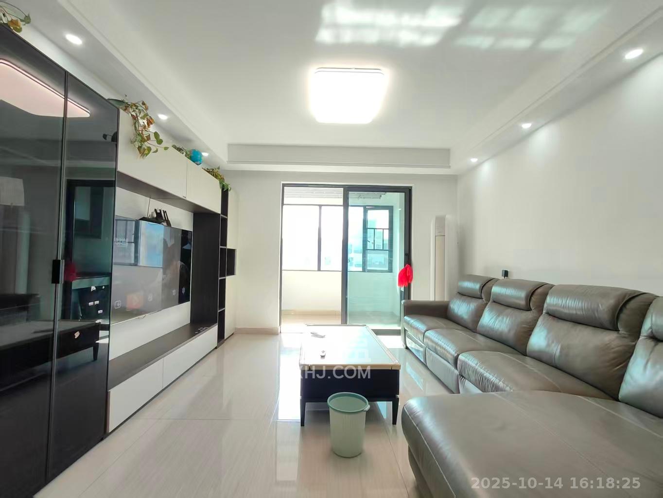 金恒银杉里 3室2厅2卫 3400.0元/月 金恒银杉里 3室2厅2卫 3400.0元/月室内图