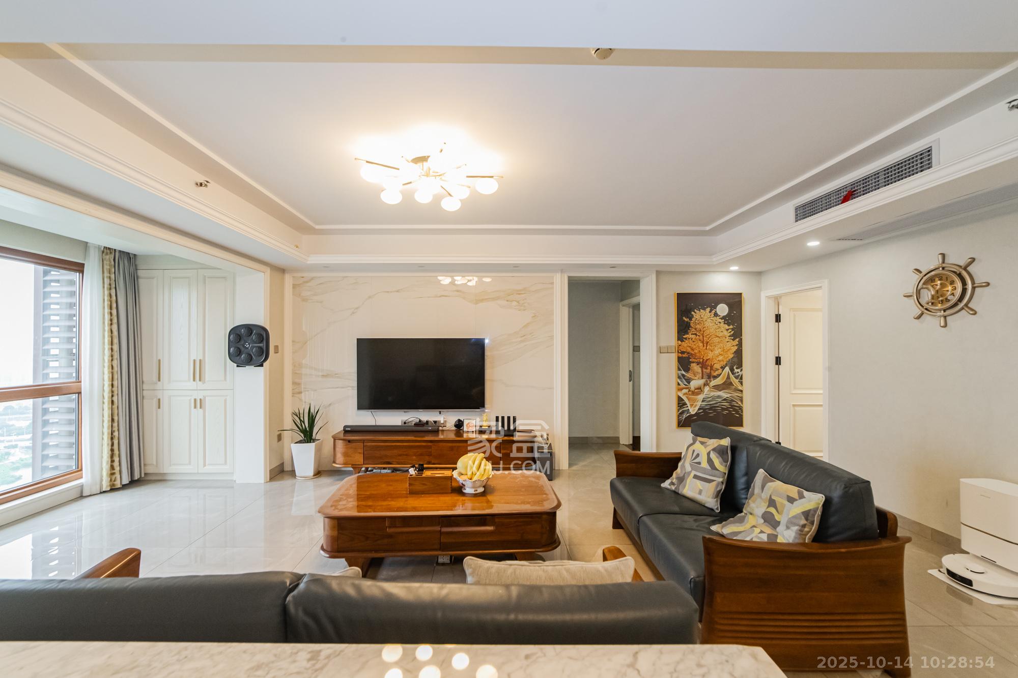 北辰三角洲C2区  3室2厅2卫    268.0万客厅