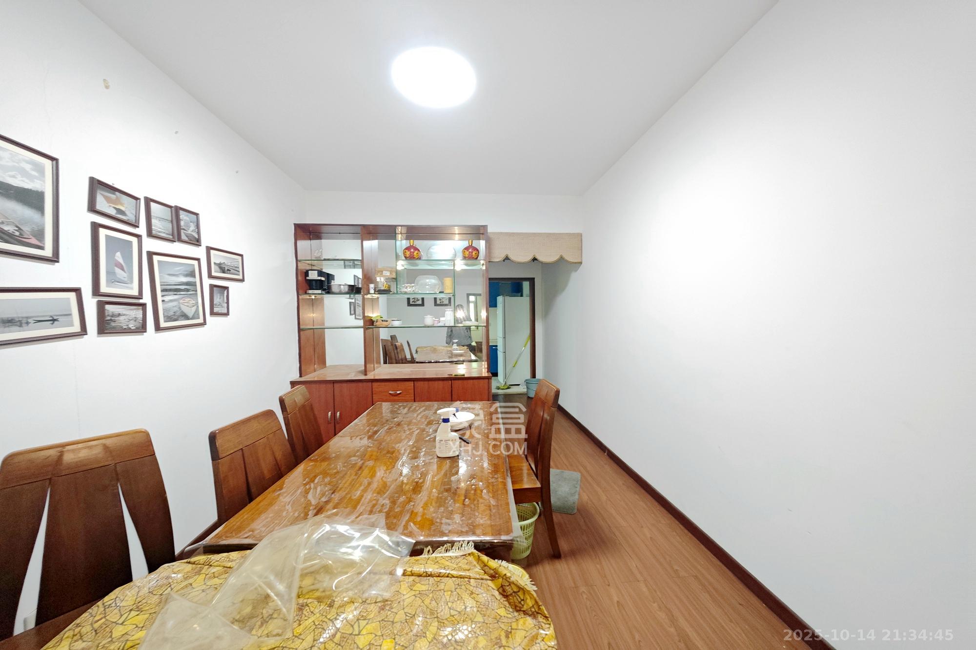 名都花园 3室2厅2卫 95.0万 名都花园 3室2厅2卫 95.0万客厅